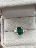 ASH 18kY 2 carat Emerald Ring with Baguette cut diamonds