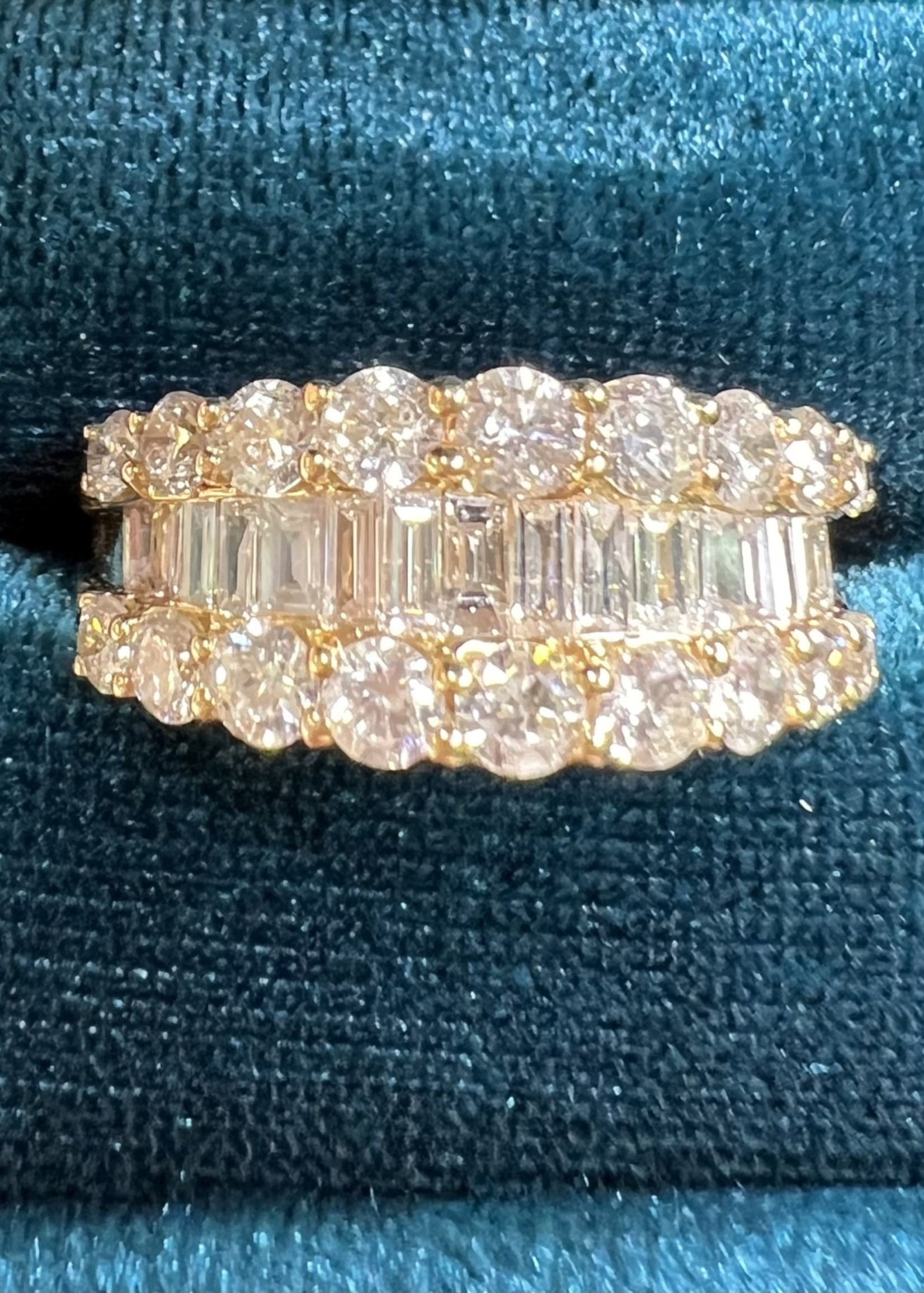 14kY 2.05ctw Baguette and Round Diamond Cocktail Ring