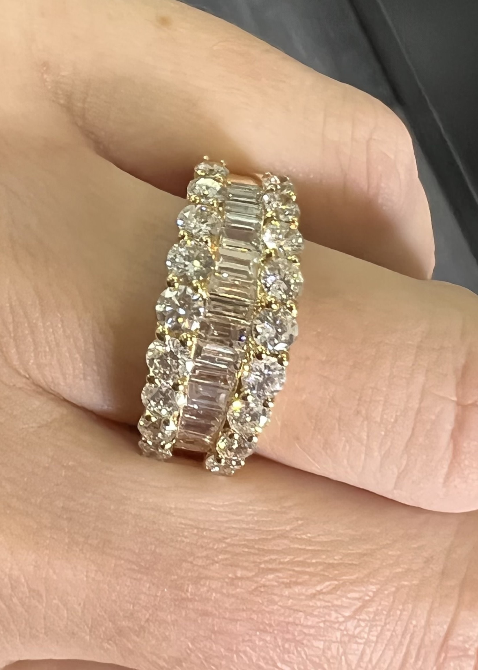 14kY 2.05ctw Baguette and Round Diamond Cocktail Ring