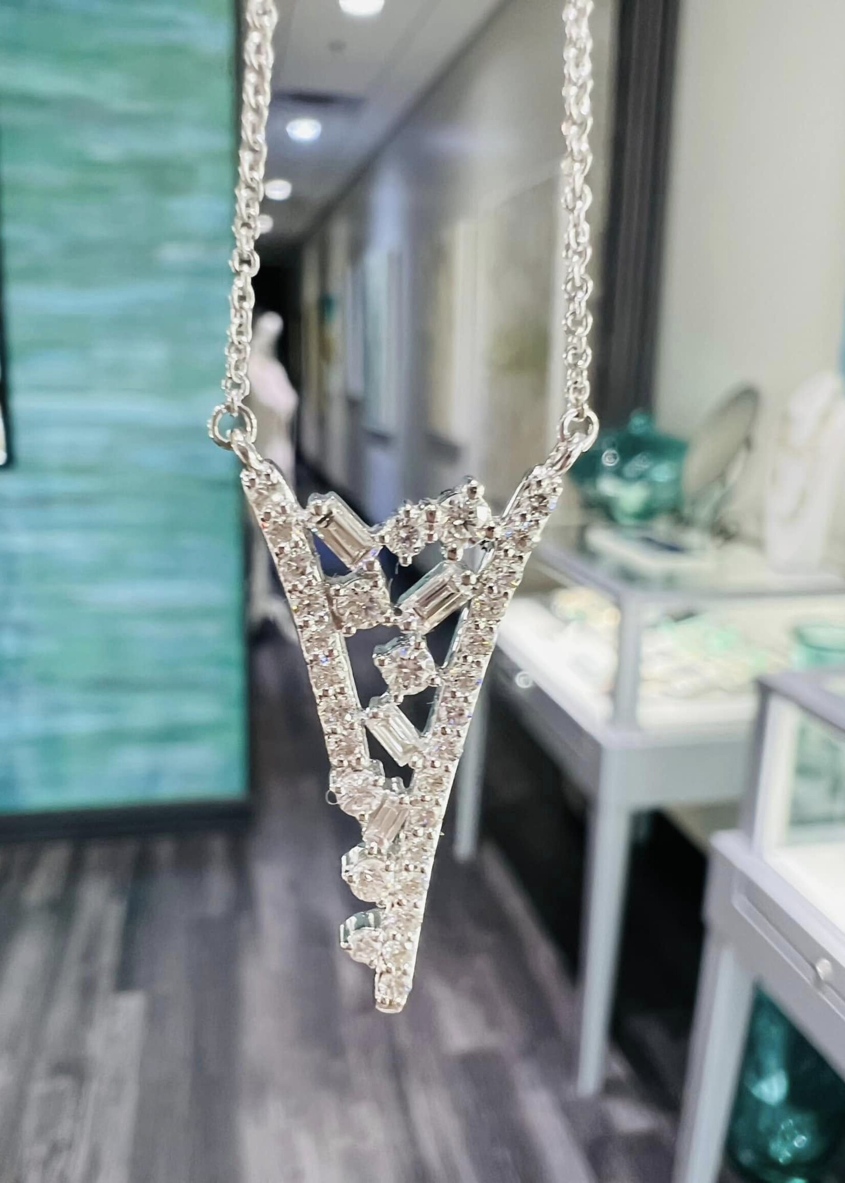 14kW  .68ctw Diamond Necklace "V" shape with scattered diamonds