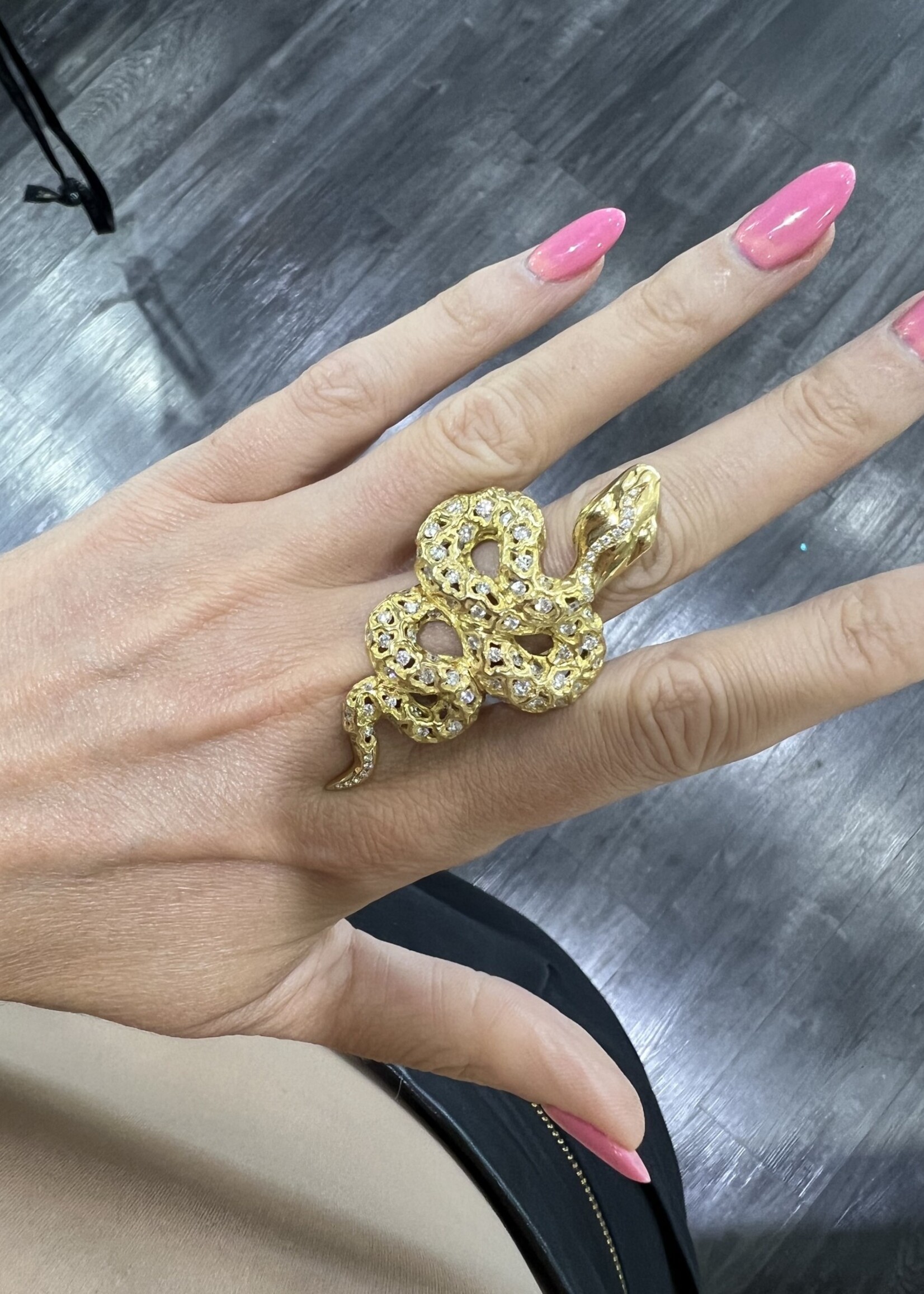 18k Snake Ring with 4.3 carats of Diamonds. Made in Israel.