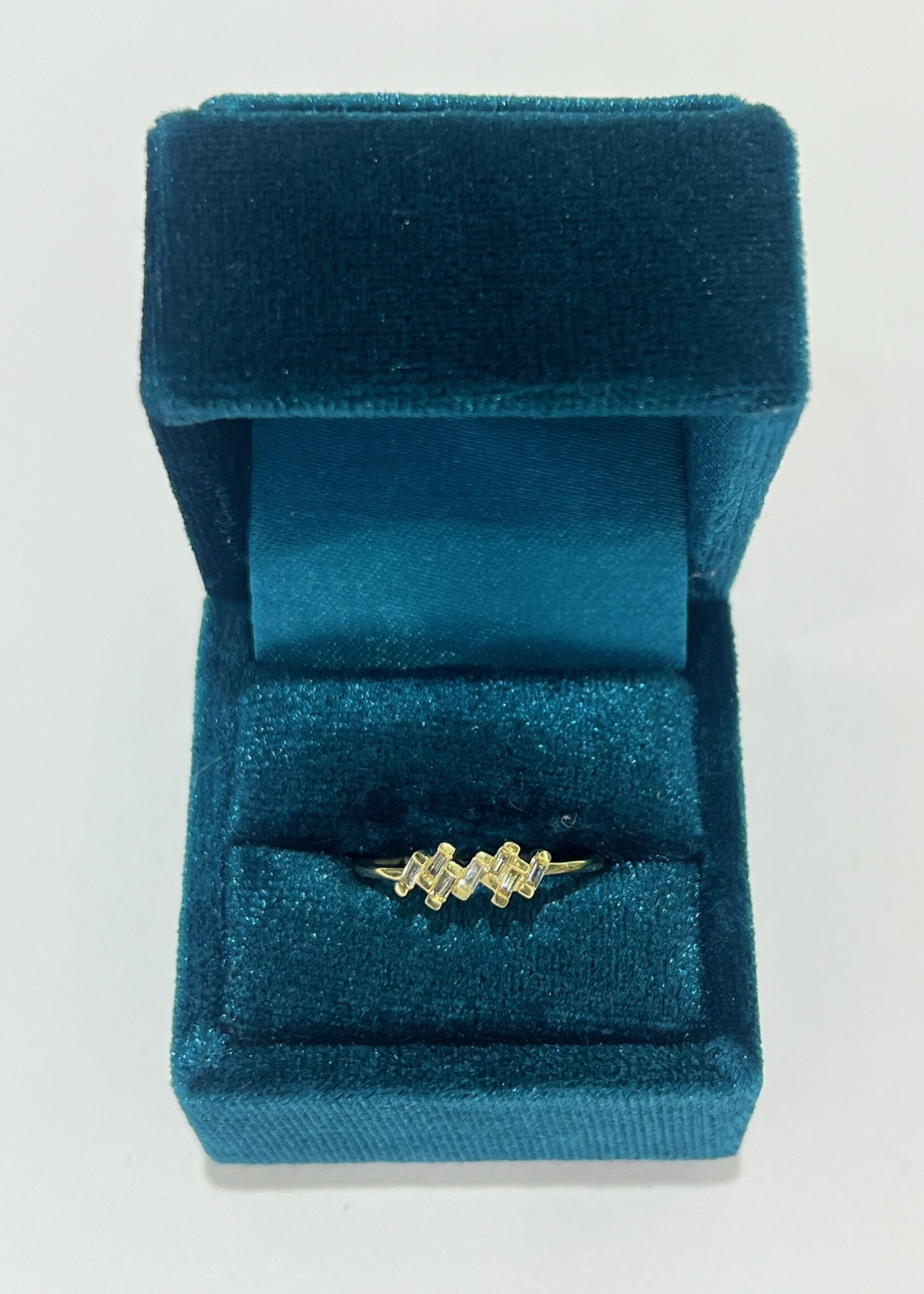 14kY .10ctw Baguette cut Diamond ring, Dainty!