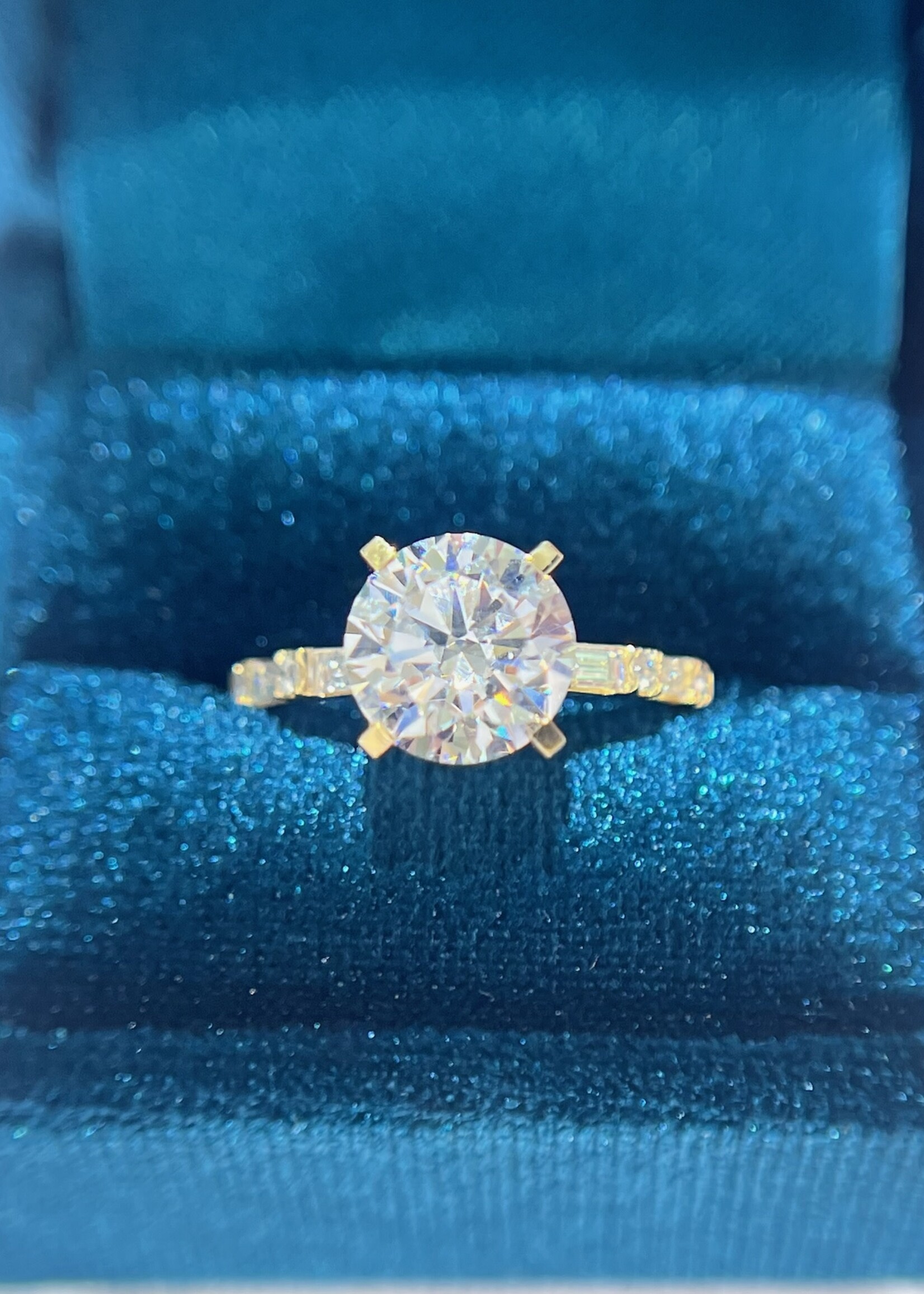 14kY 1/5ctw Baguette cut & 1/8ctw Rounds Natural Diamonds.