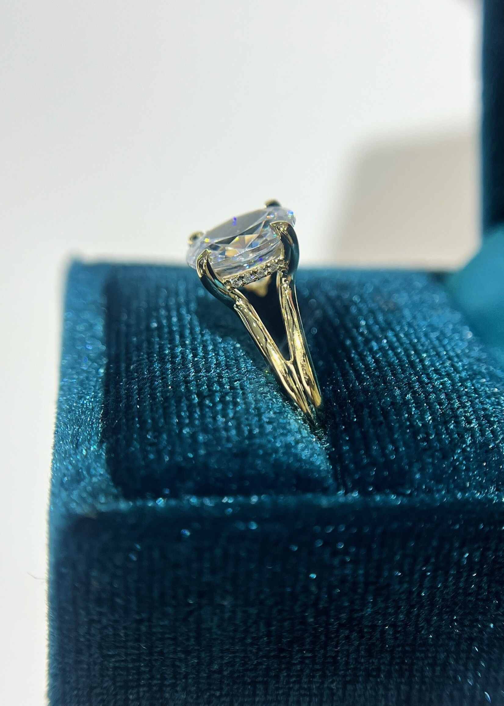 14kY Split Shank Setting with Hidden Halo 1/20ctw Natural Diamonds
