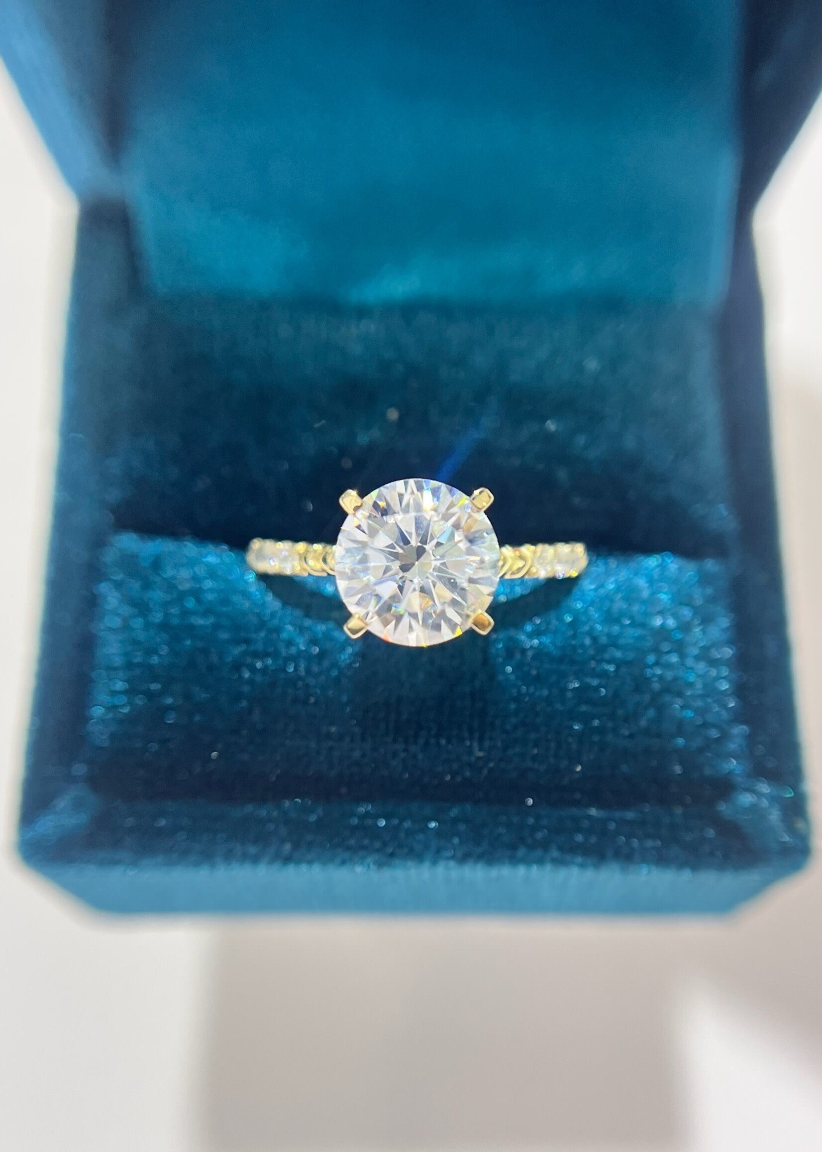 14kY Setting 1/10ctw with gold details.