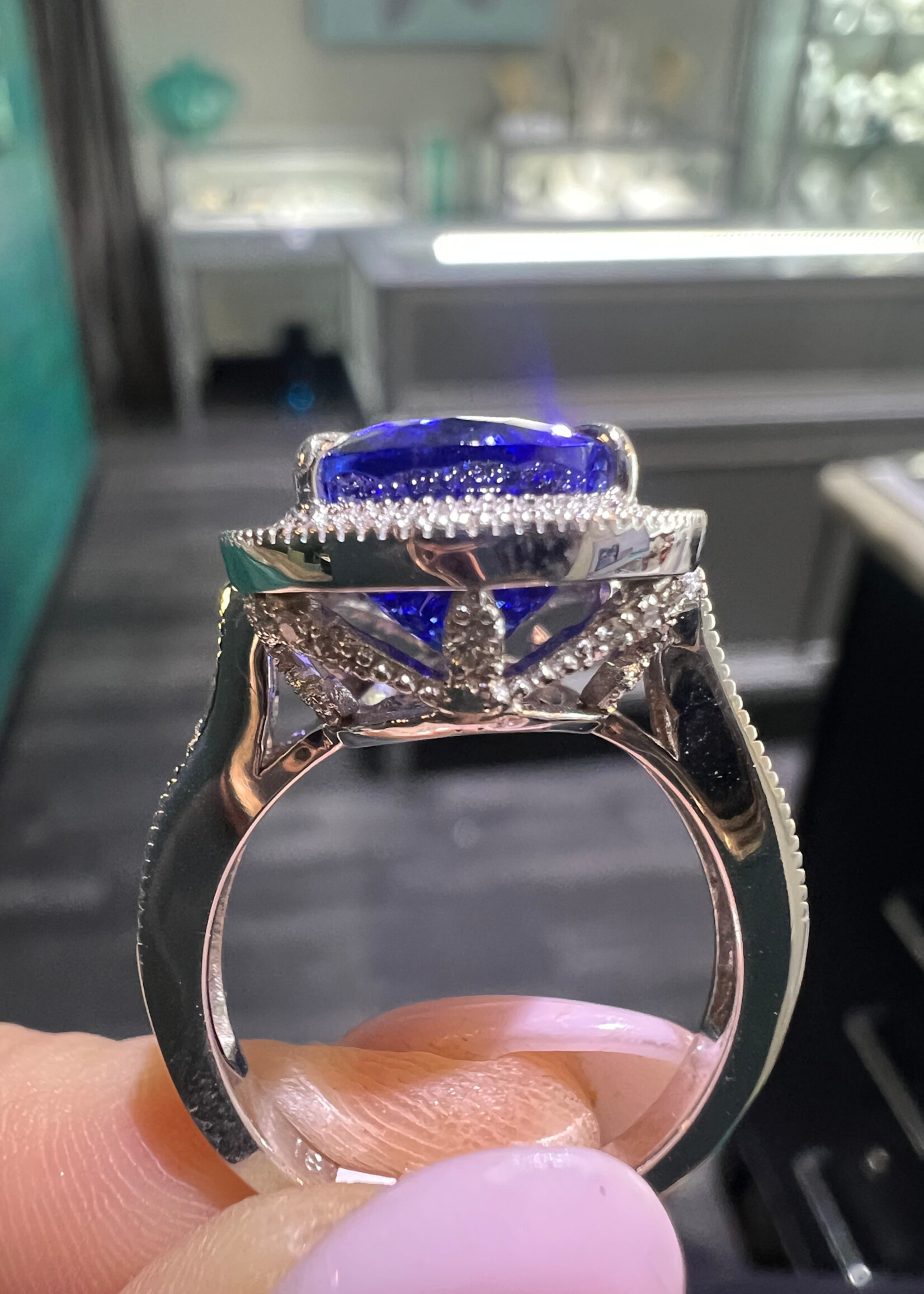 18kW 6.5ct Tanzanite + .78ct natural diamonds
