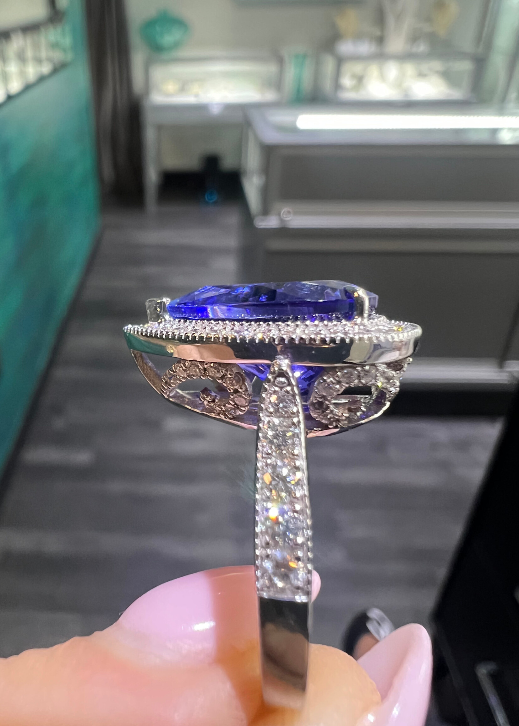 18kW 6.5ct Tanzanite + .78ct natural diamonds