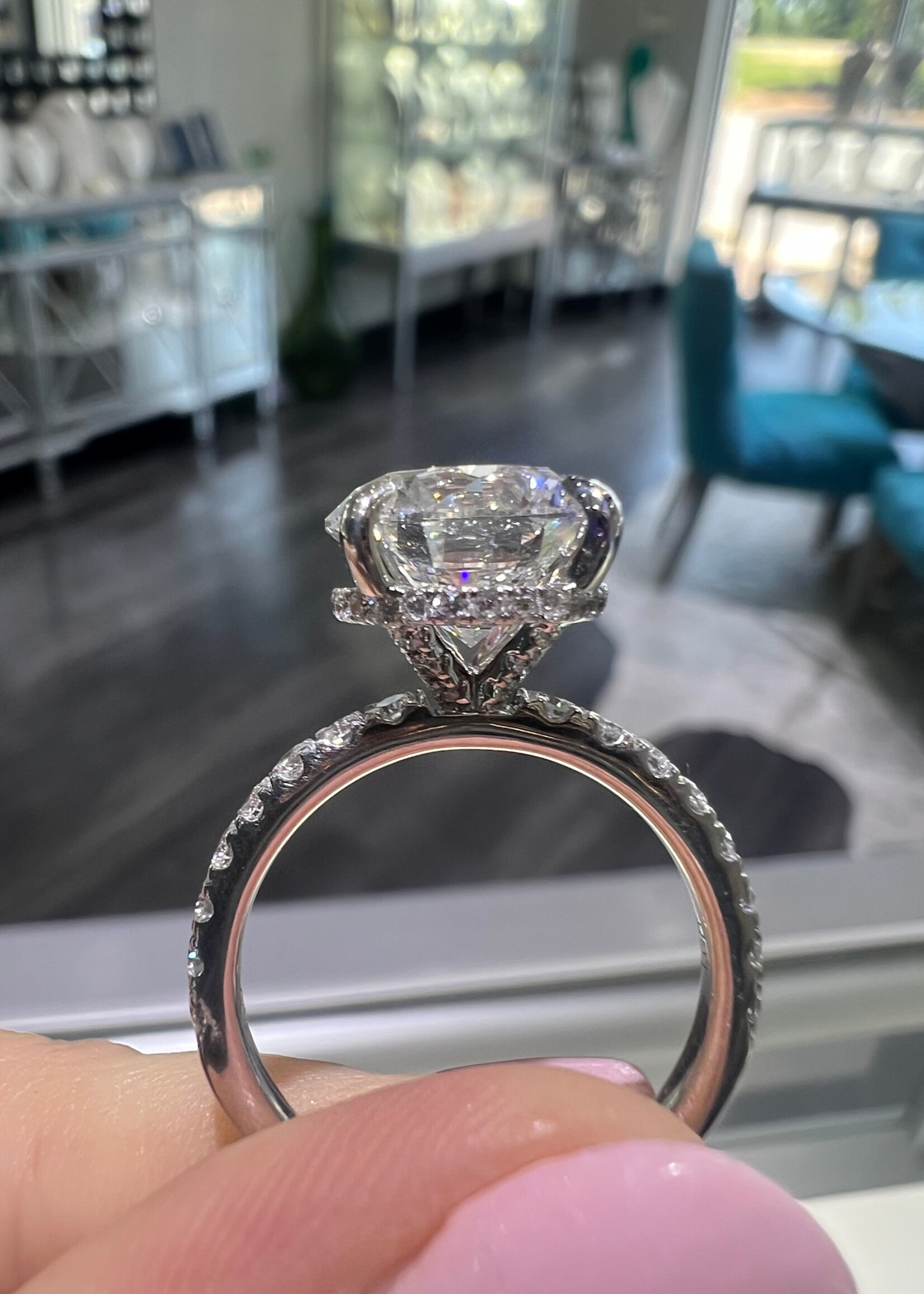 ASH 14kW 4ct LabGrown Diamond Center F/VS2 with Diamond Setting/Hidden Halo .63ctw
