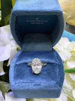 Centurian 14kWhite Gold 3.10 LabGrown Oval Cut diamond F/VVS2 solitaire + hidden halo