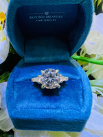 ASH 14kY 4.3ctw LabGrown Diamond Engagement Ring. 4.02ct  F/VS1 center with .30ctw baguette cut sides.