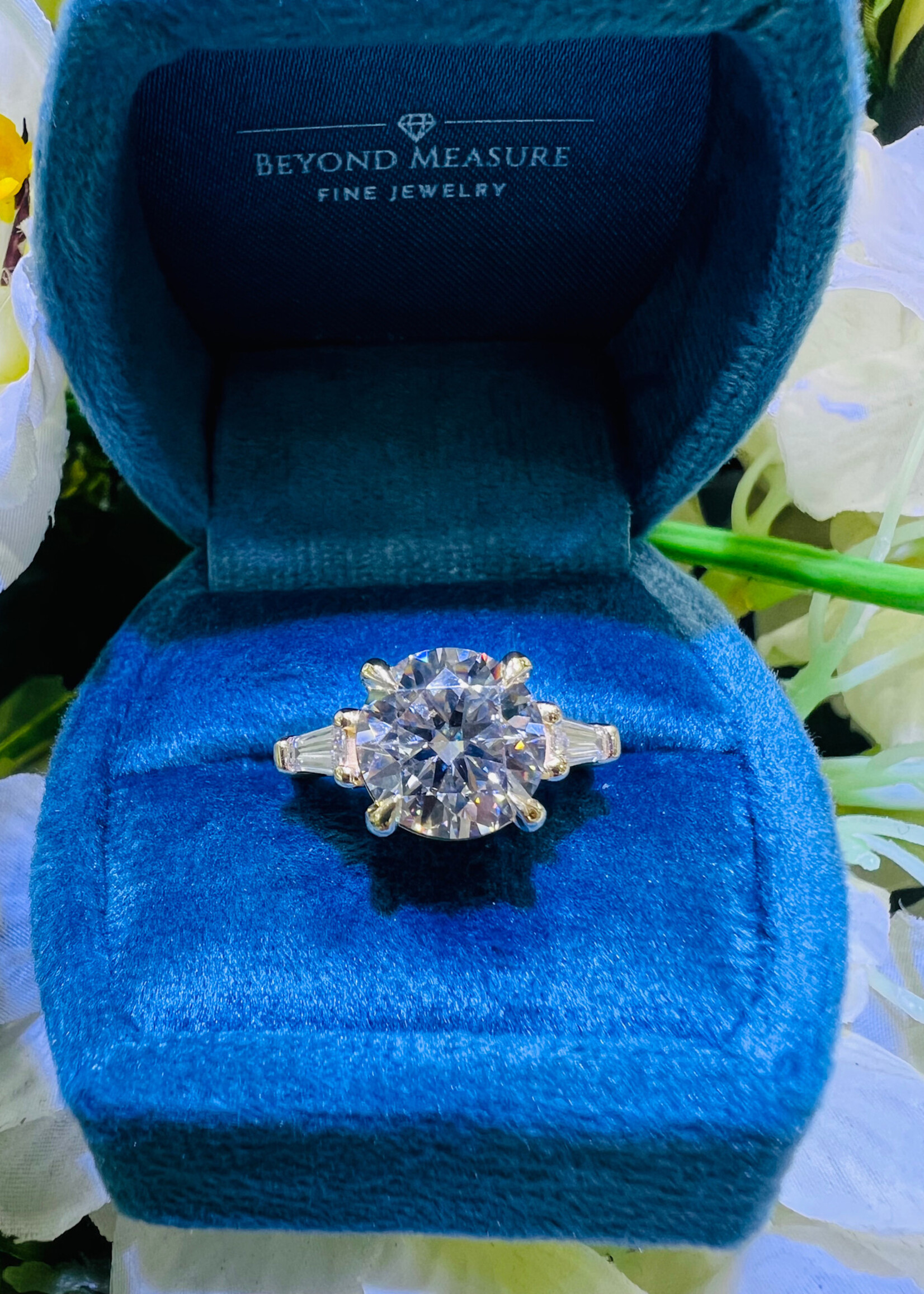 ASH 14kY 4.3ctw LabGrown Diamond Engagement Ring. 4.02ct  F/VS1 center with .30ctw baguette cut sides.