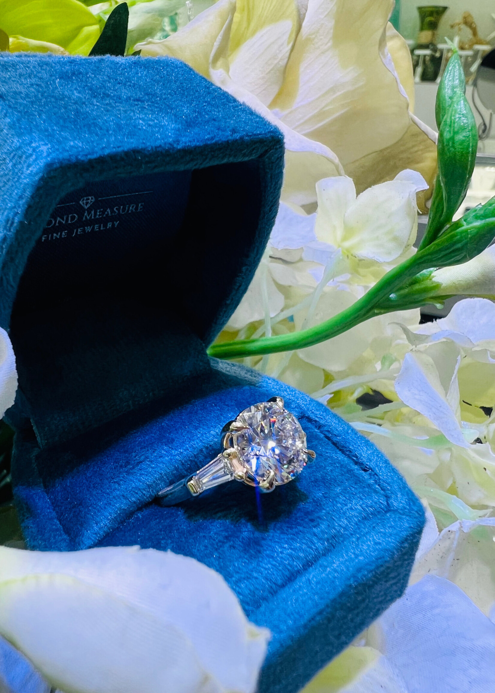 ASH 14kY 4.3ctw LabGrown Diamond Engagement Ring. 4.02ct  F/VS1 center with .30ctw baguette cut sides.