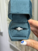 14kW 1.26ct Round Naturally Mined Diamond H/SI3 EGL Report with baguette cut sides stones.