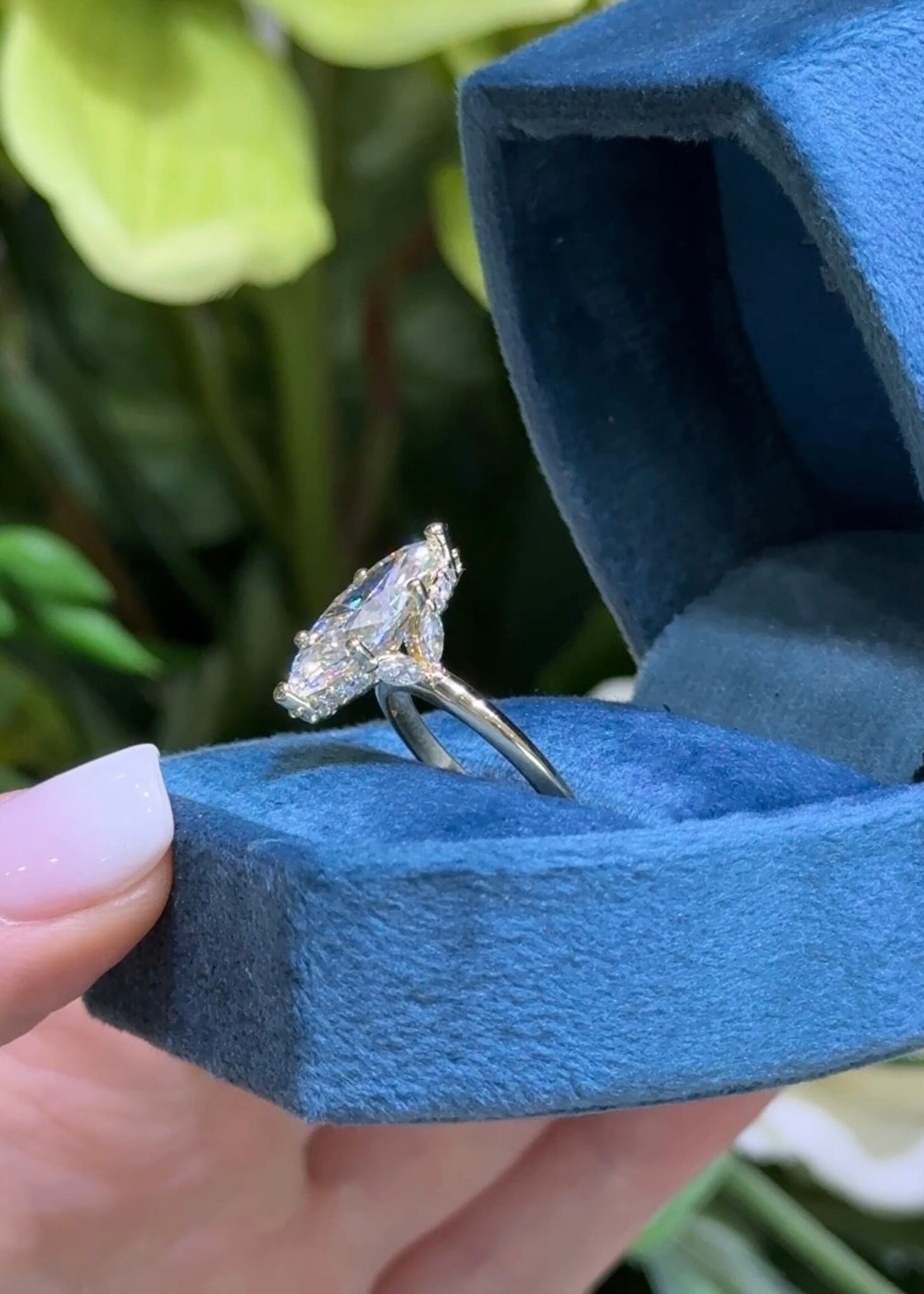 ASH 14kY 3.7ct Marquise Cut LabGrown Diamond E,VS1 with Marquise cut accents and Hidden Halo