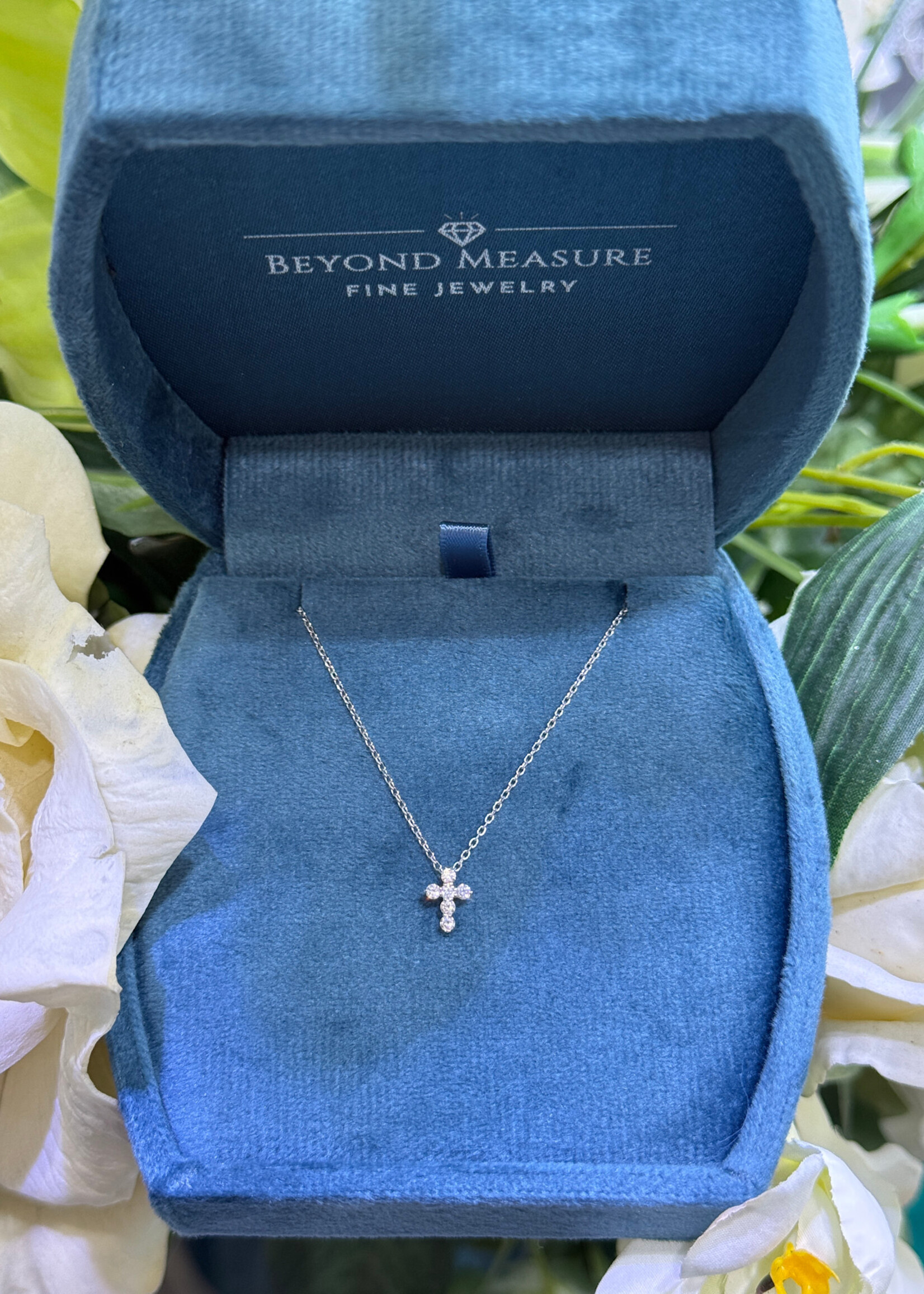 14kW Mini Diamond Cross with natural diamonds .16ctw