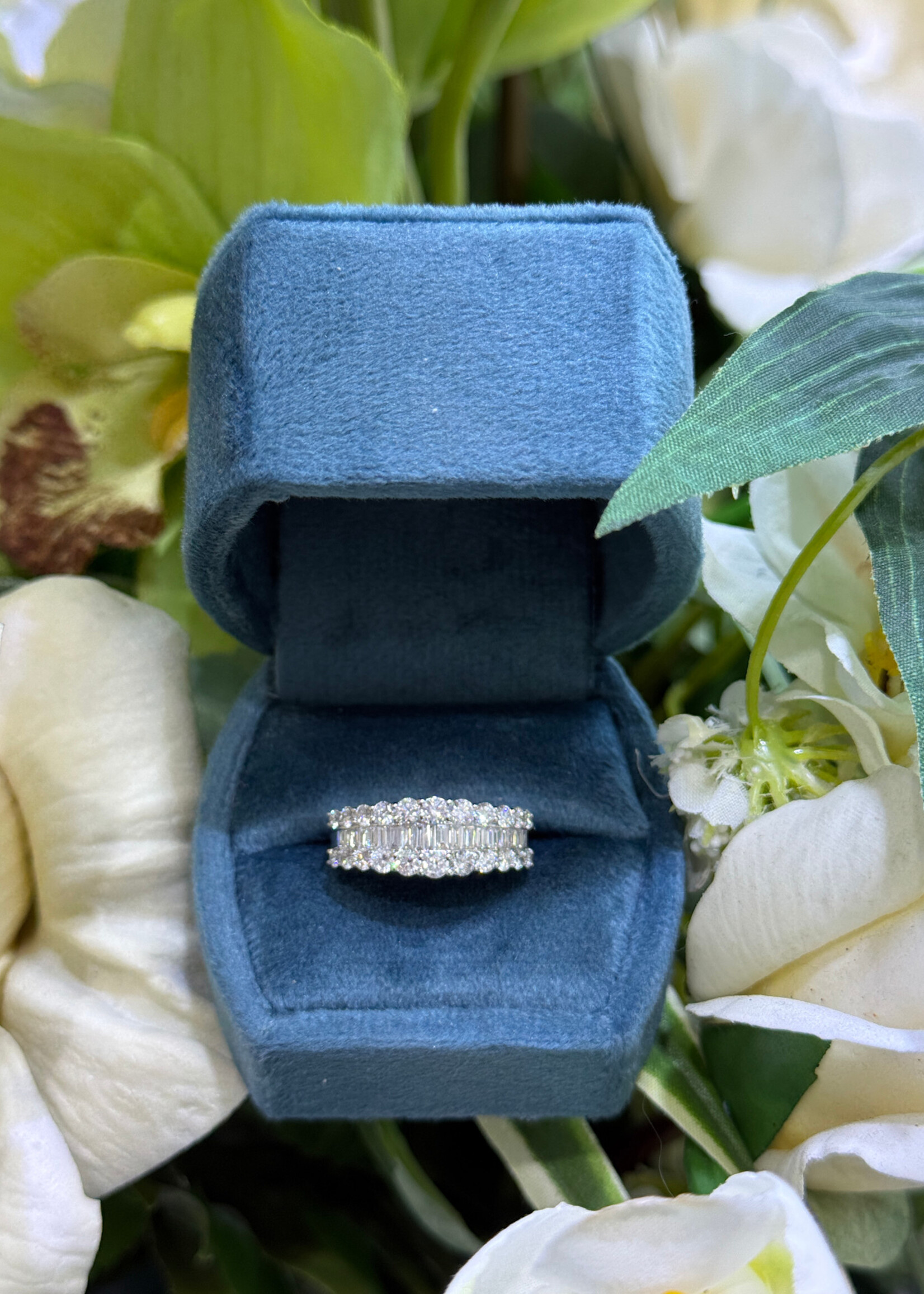 14kW 1.57ctw Natural Diamond Ring with Baguette and Round brilliant cut diamonds.