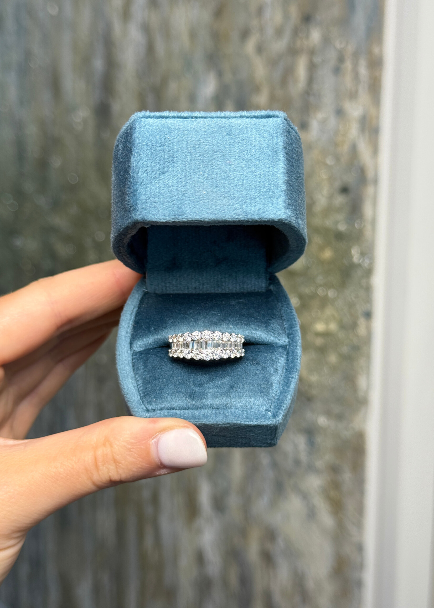 14kW 1.57ctw Natural Diamond Ring with Baguette and Round brilliant cut diamonds.