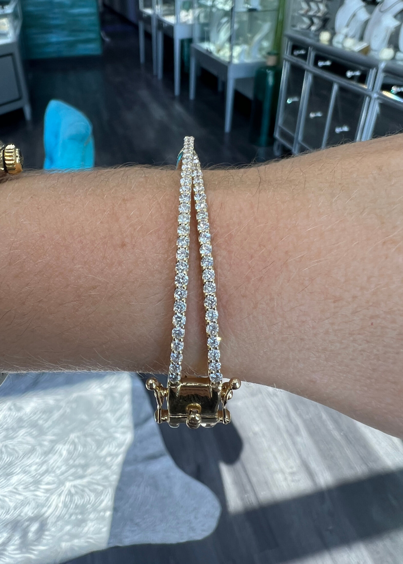 14kY 1.7ctw Diamond Bracelet with Natural Diamonds. Size Small.