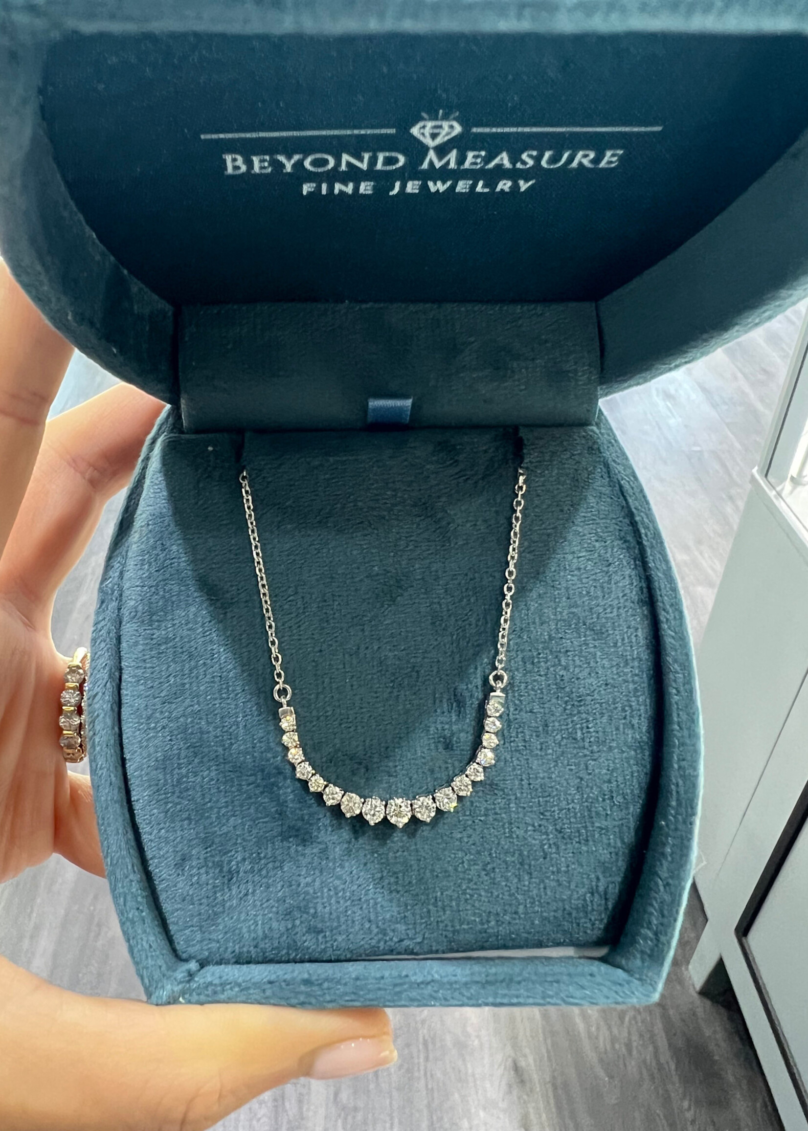 14kW 1.20ctw Natural Diamond "Smile Necklace"