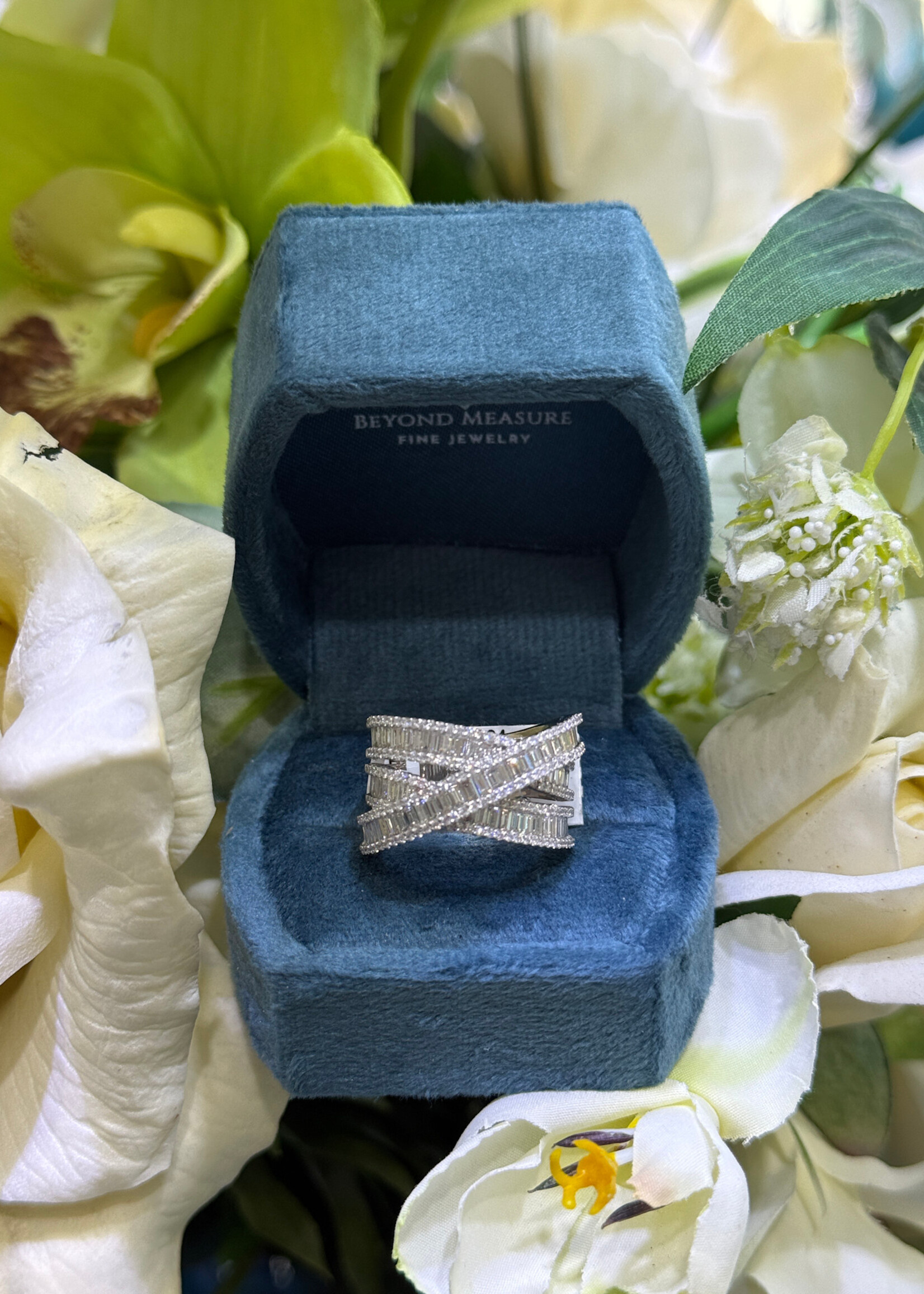 14kW 2.47ctw Natural Diamond Ring with Rounds and Baguette cut diamonds