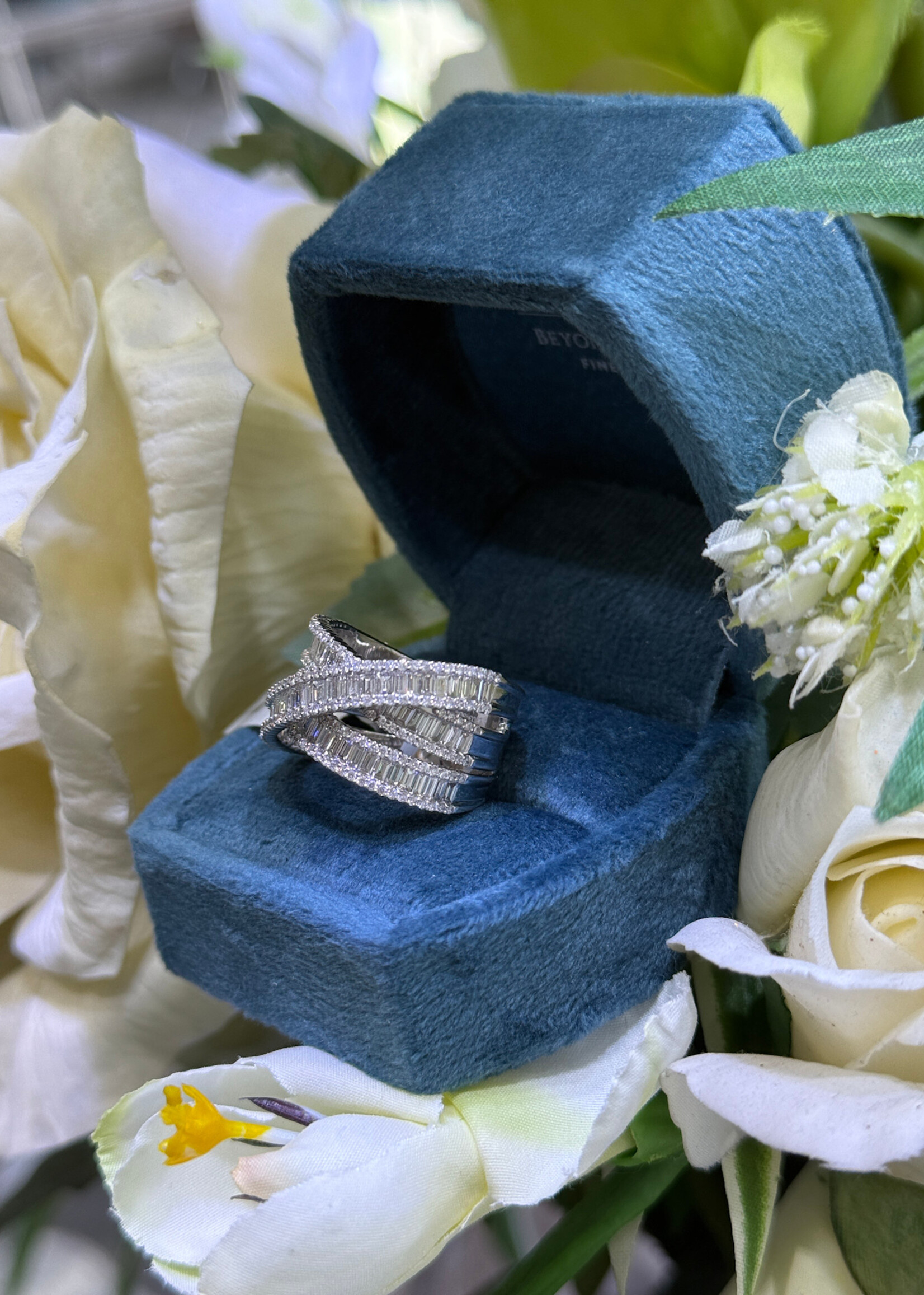 14kW 2.47ctw Natural Diamond Ring with Rounds and Baguette cut diamonds