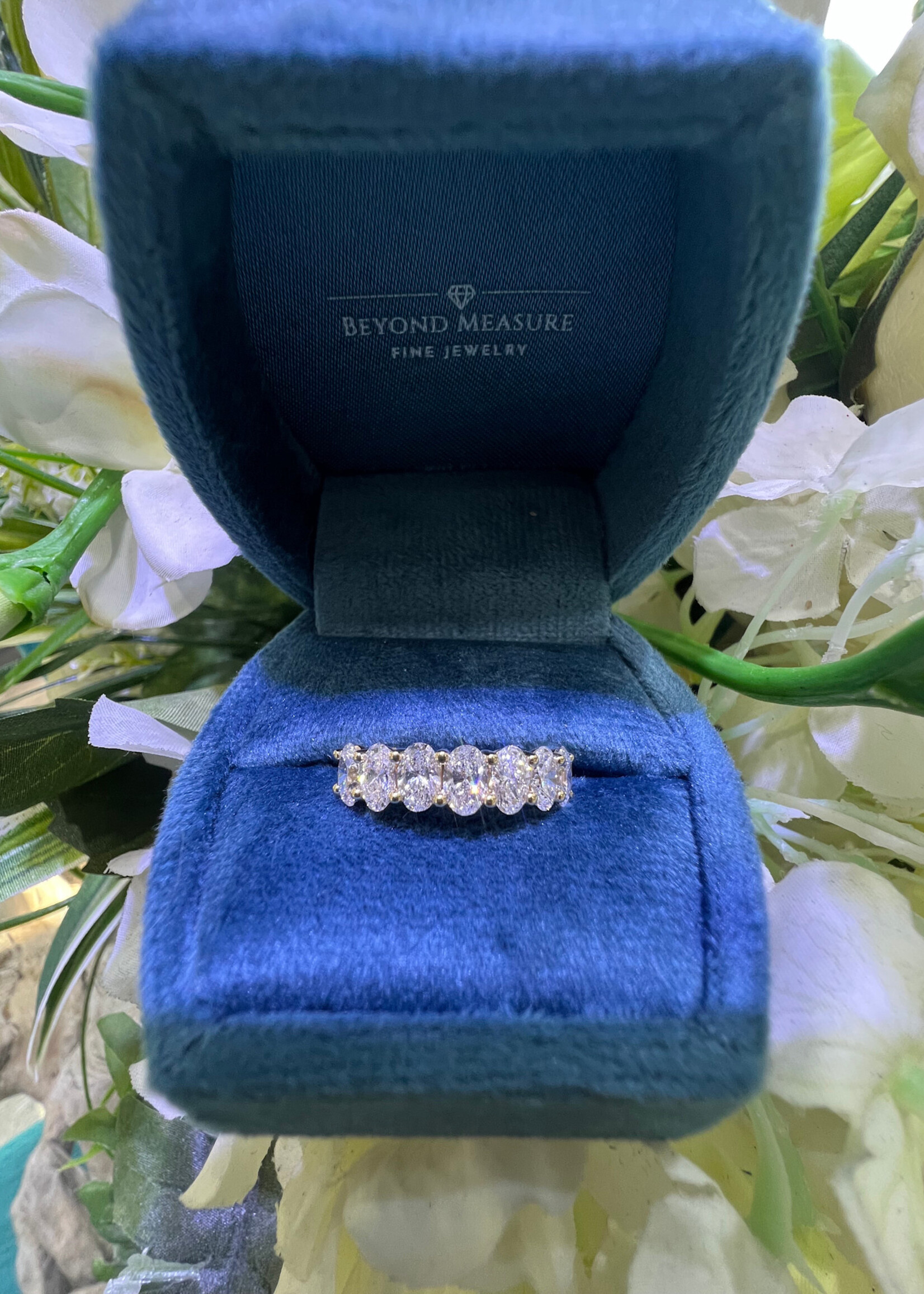 14kY 1.95ctw LabGrown Diamond Band with 7 Oval Cuts