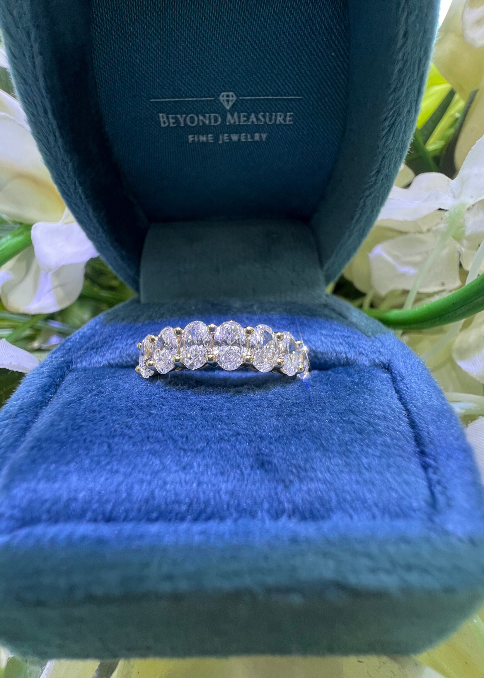 14kY 1.95ctw LabGrown Diamond Band with 7 Oval Cuts