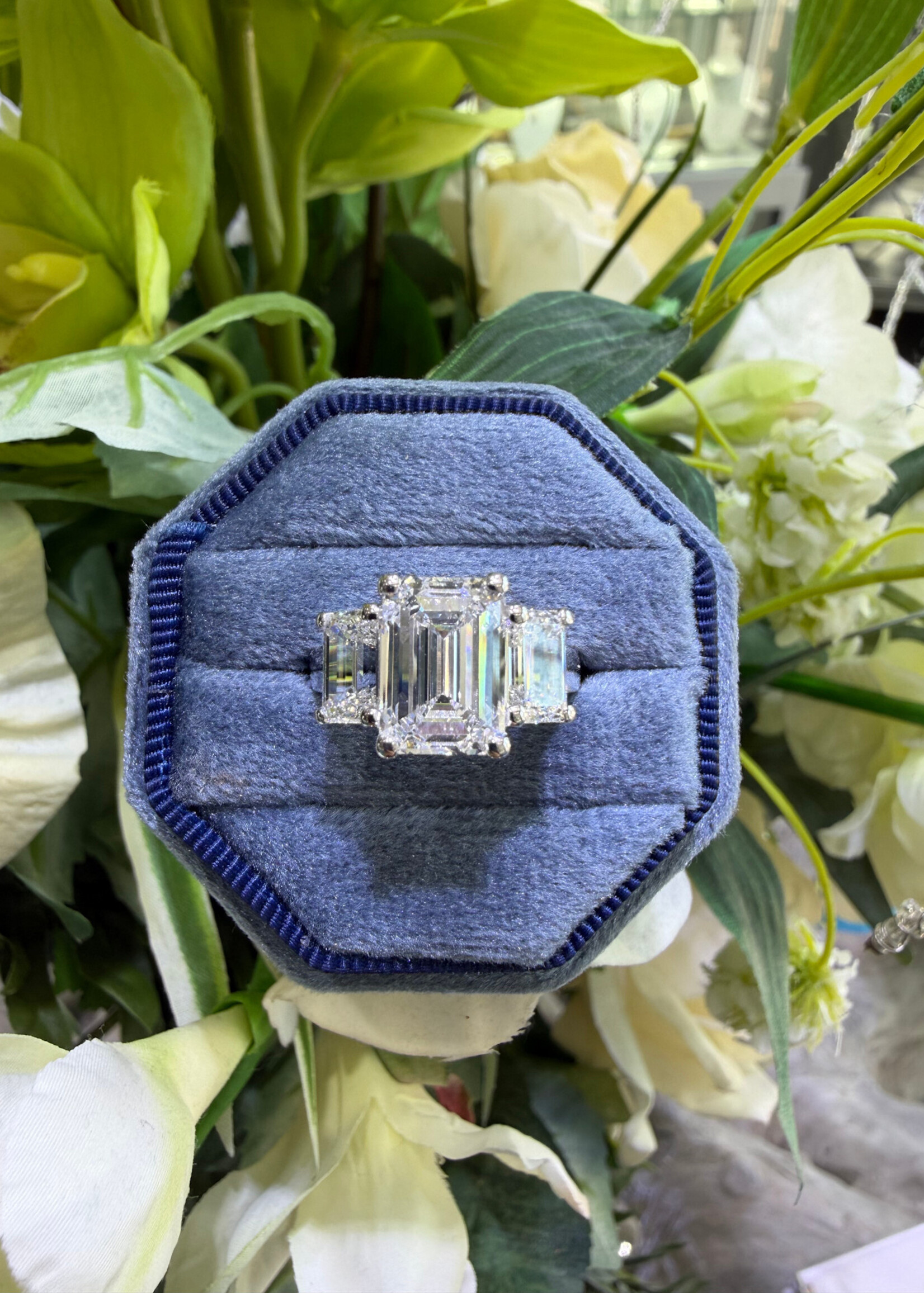 14kW 4ct LabGrown Emerald Cut with 1ct LabGrown Emerald cut on Each side E/VS1 IGI 691589336
