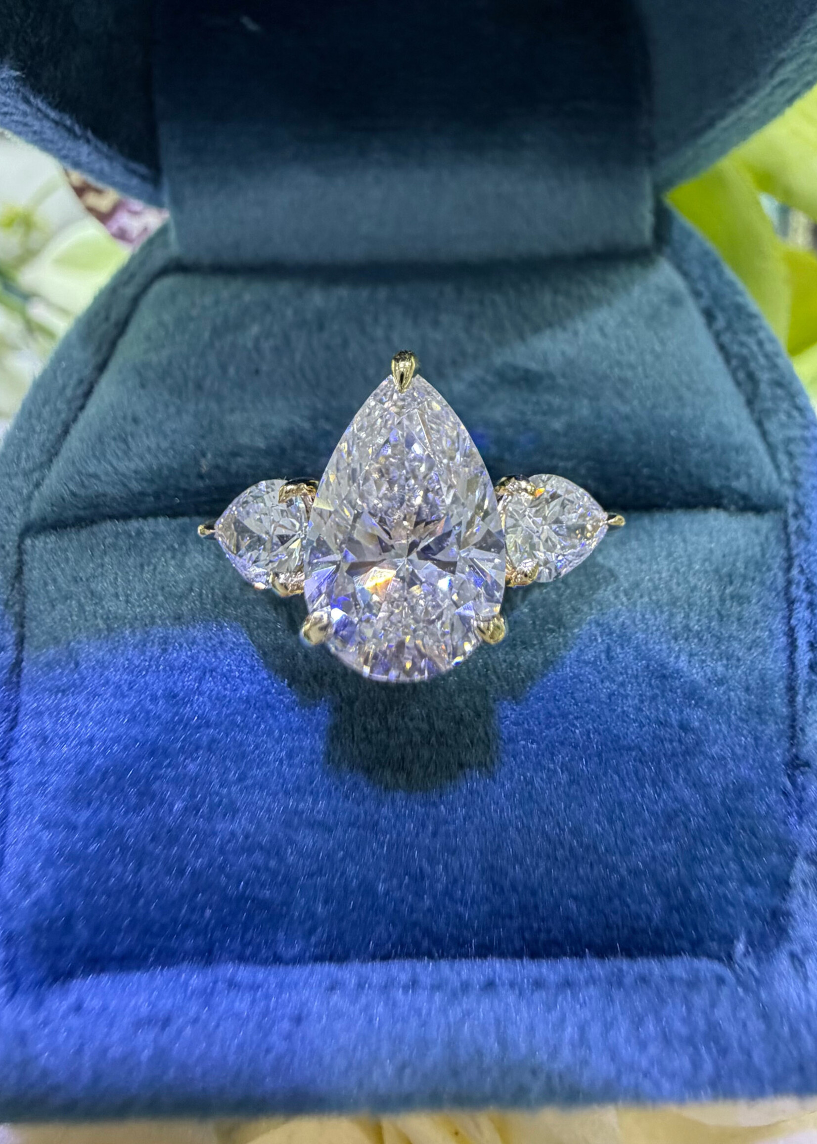 14kY 3ct Pear Cut Lab Grown Diamond F,VS1 + 1ctw pear cut side stones.