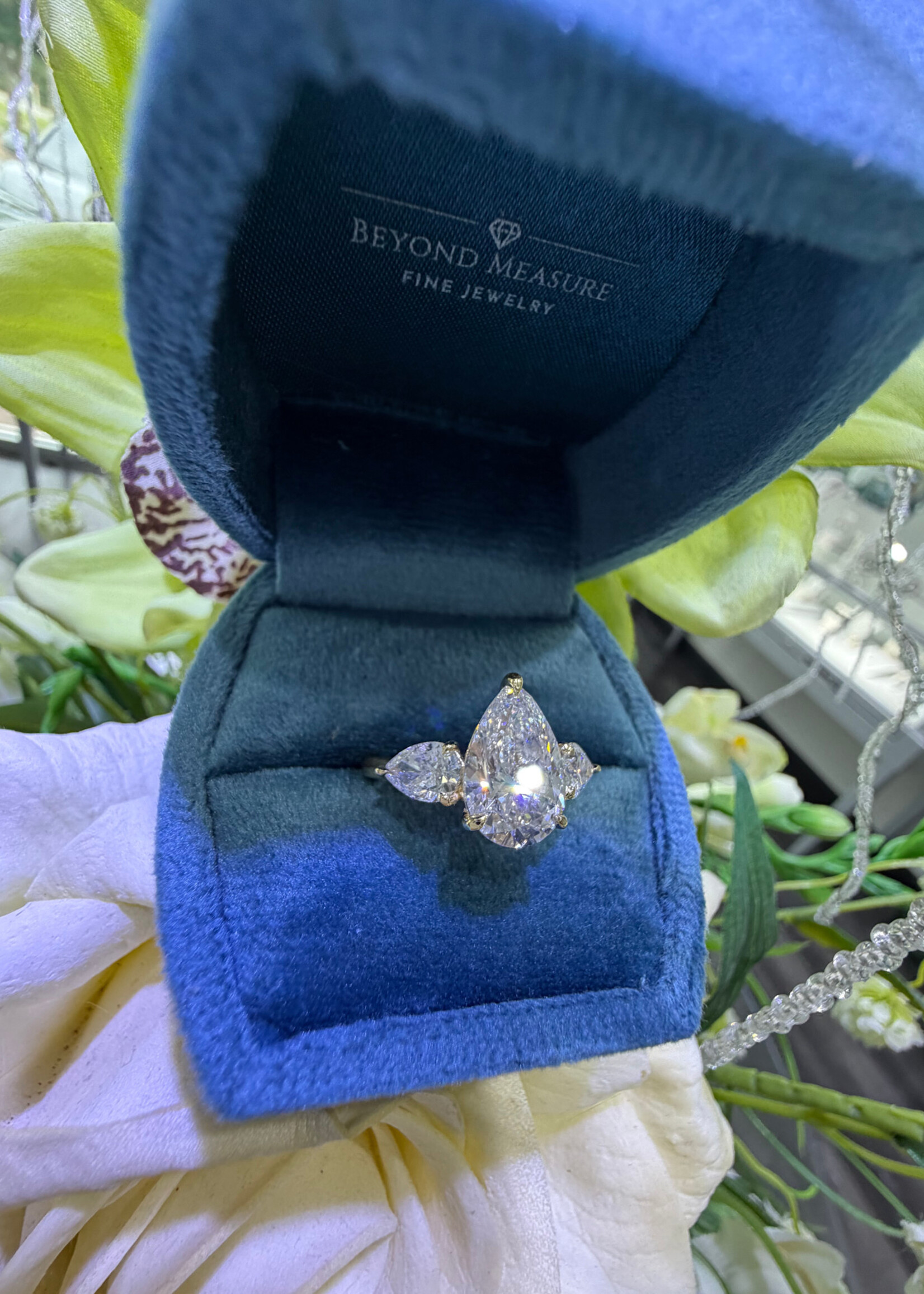 14kY 3ct Pear Cut Lab Grown Diamond F,VS1 + 1ctw pear cut side stones.