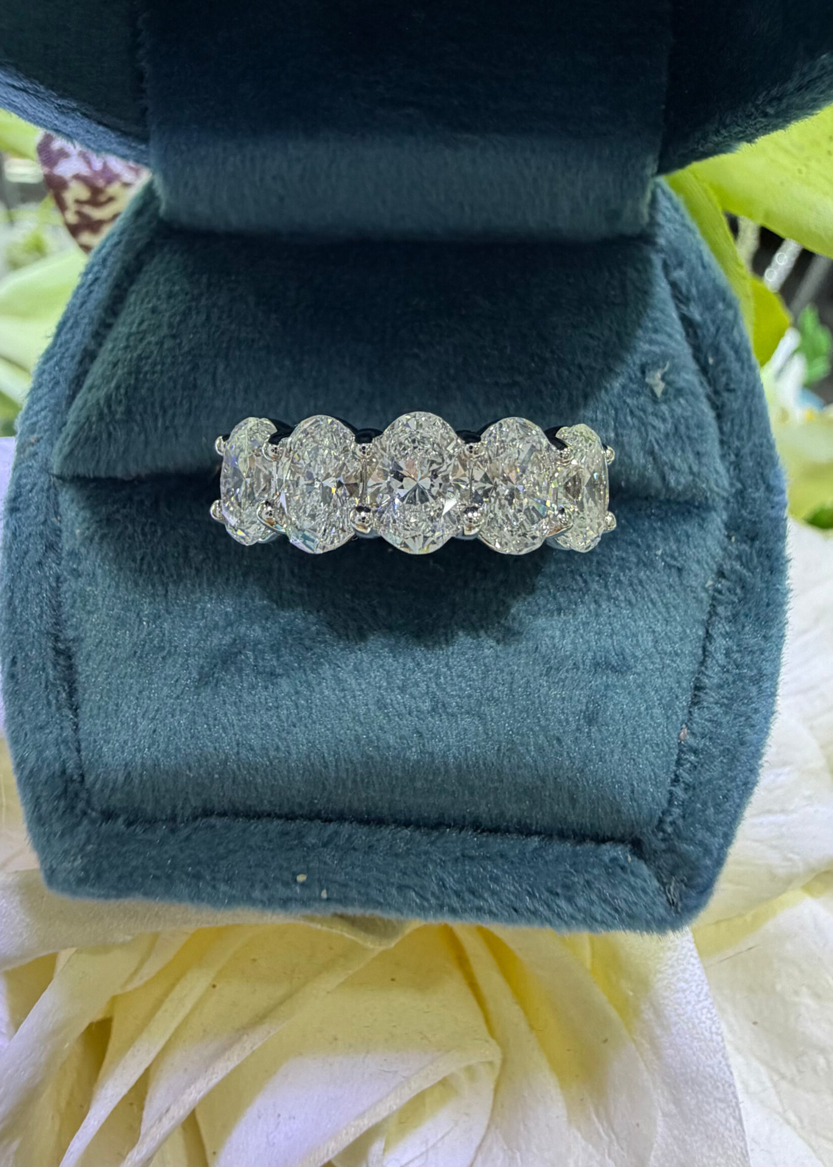 14kW 3ctw Oval Cut LabGrown Diamond Band F,VS1