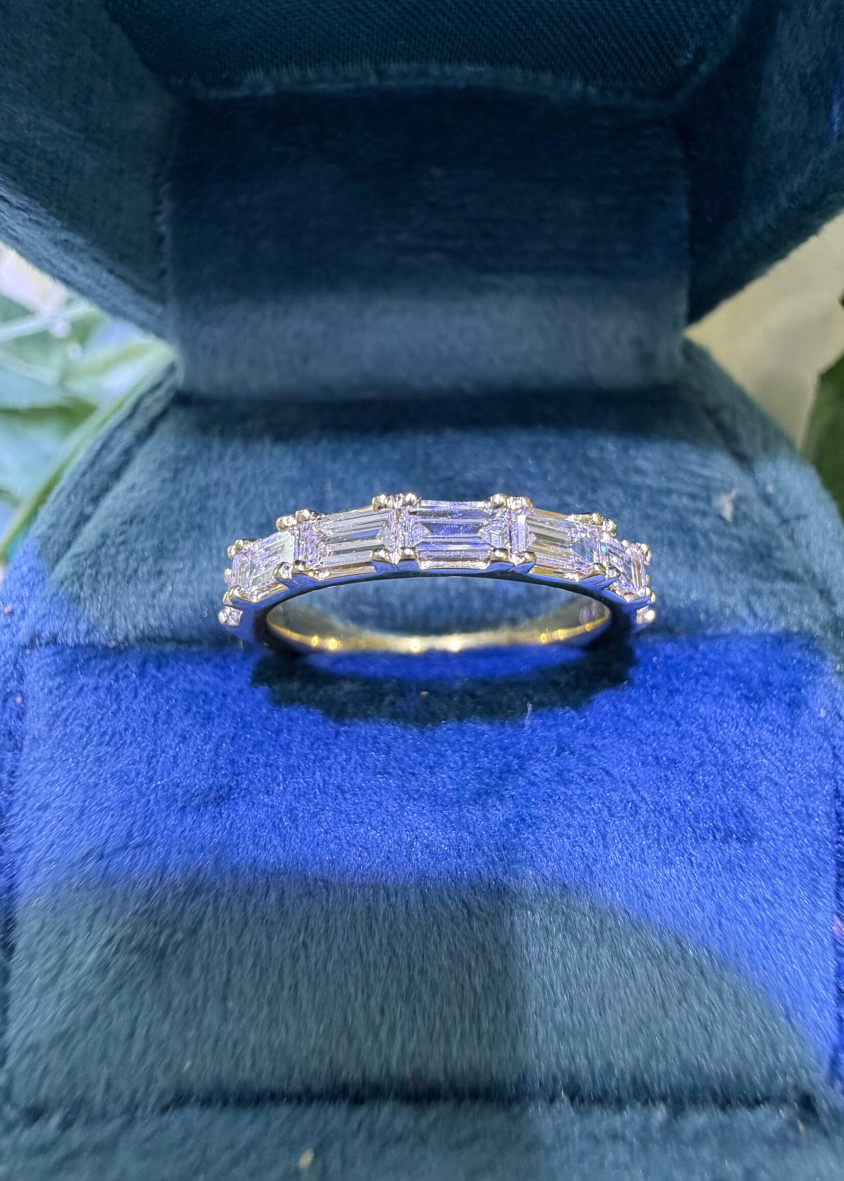 14kY baguette cut lab grown diamond band (7 stone)