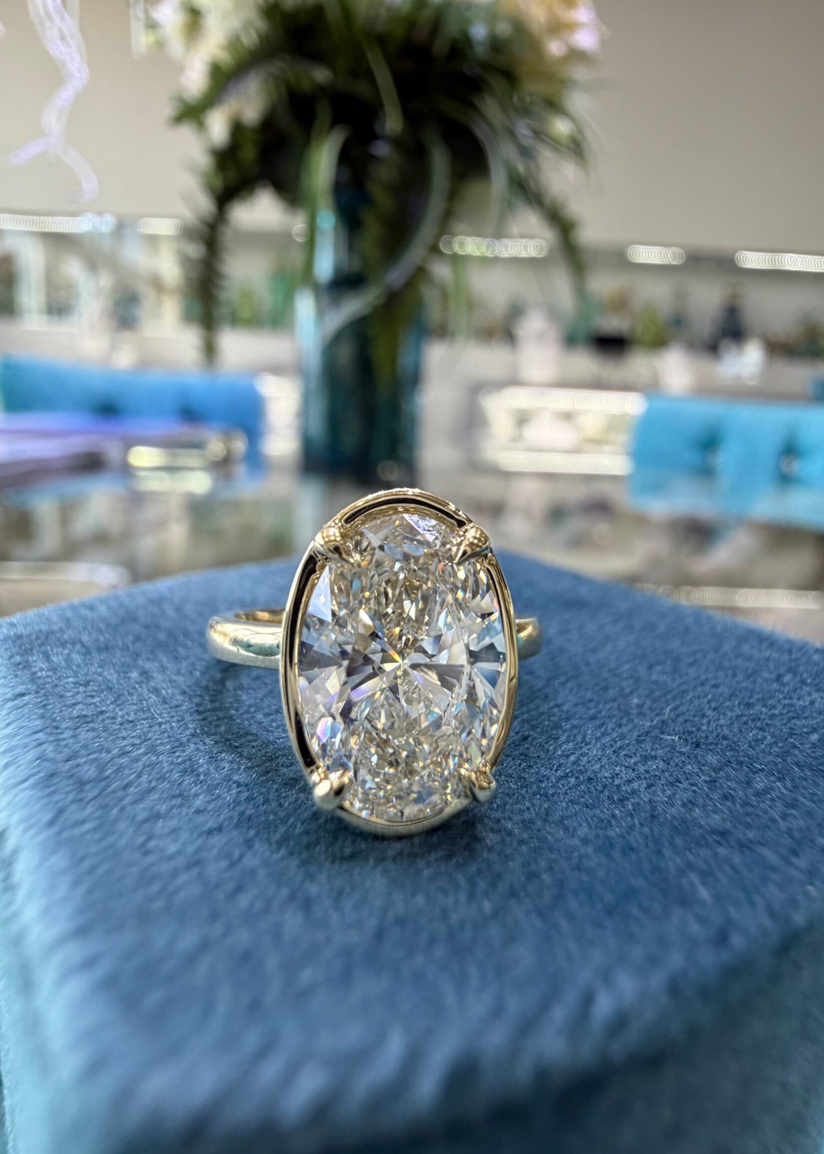 14kY 3ct LabGrown Oval Cut Diamond F,VS1 with hidden halo