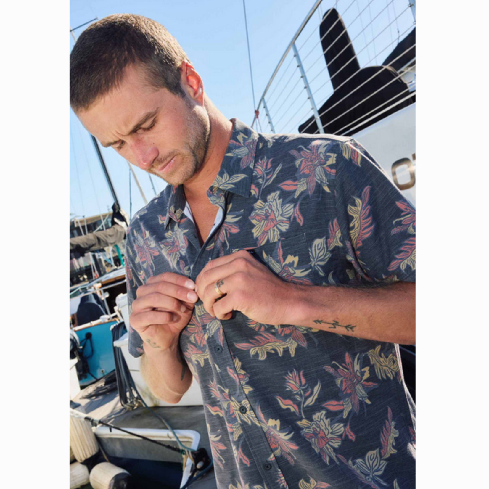 O'Neil Men's O'Neill UPF Slub Standard Short Sleeve Woven Shirt