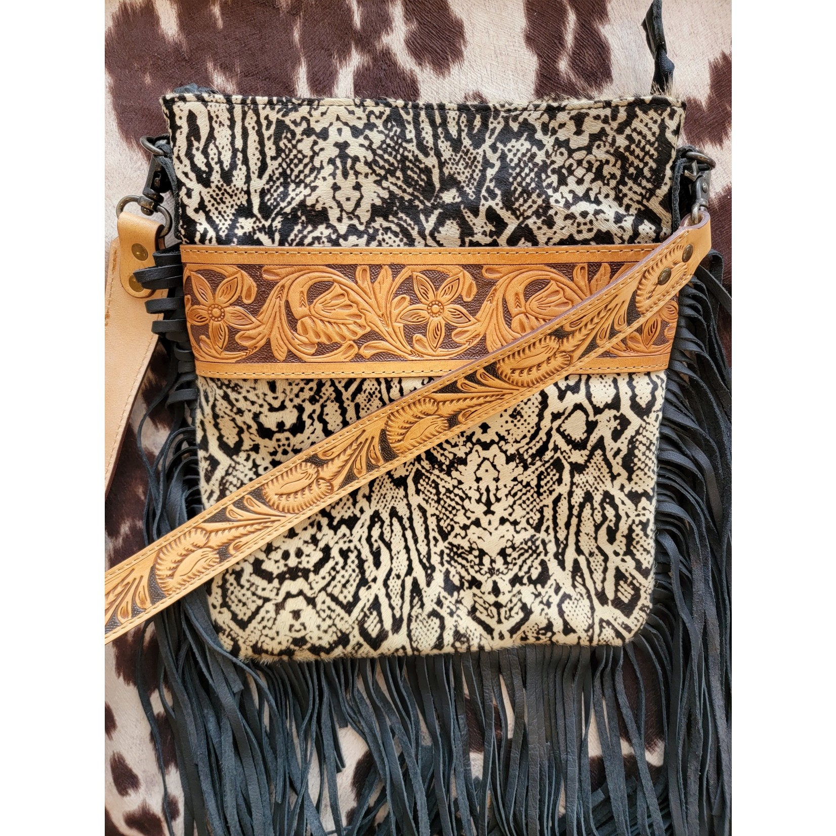 Black and White Cheetah Crossbody