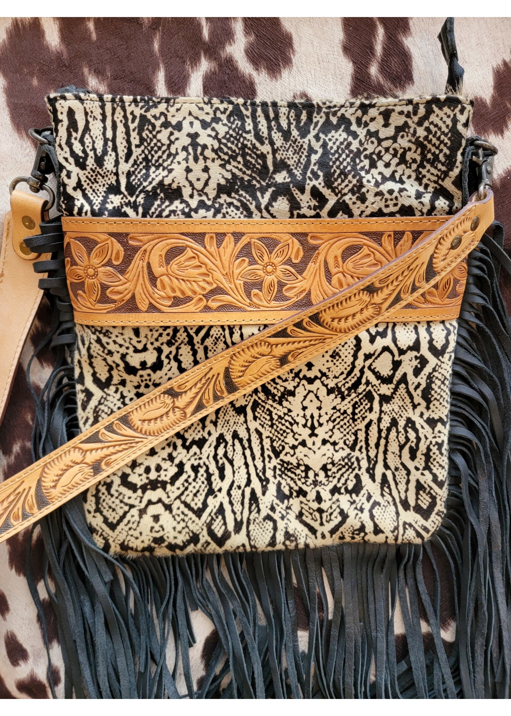Black and White Cheetah Crossbody