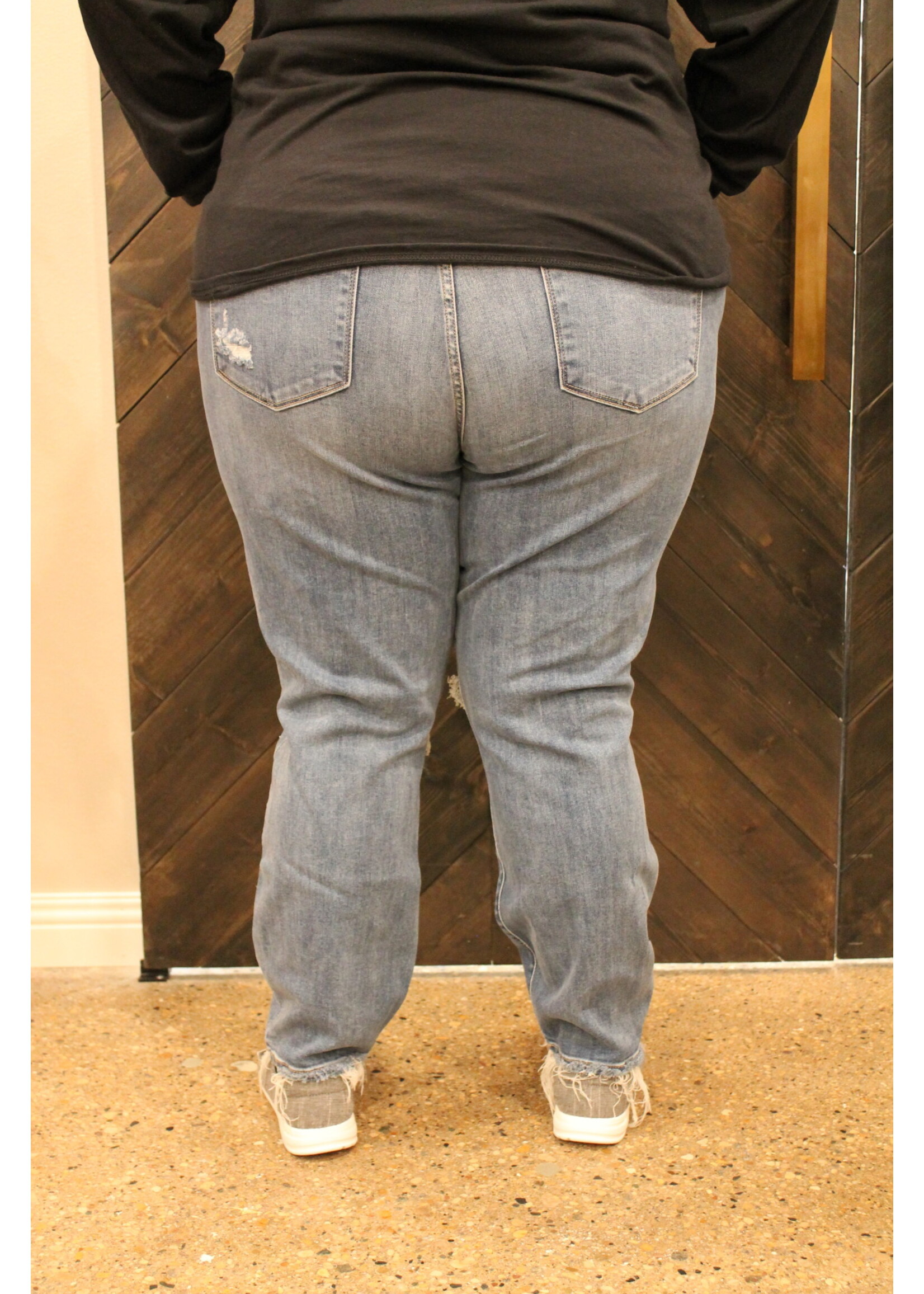 Mid-Rise Destroyed Boyfriend Fit