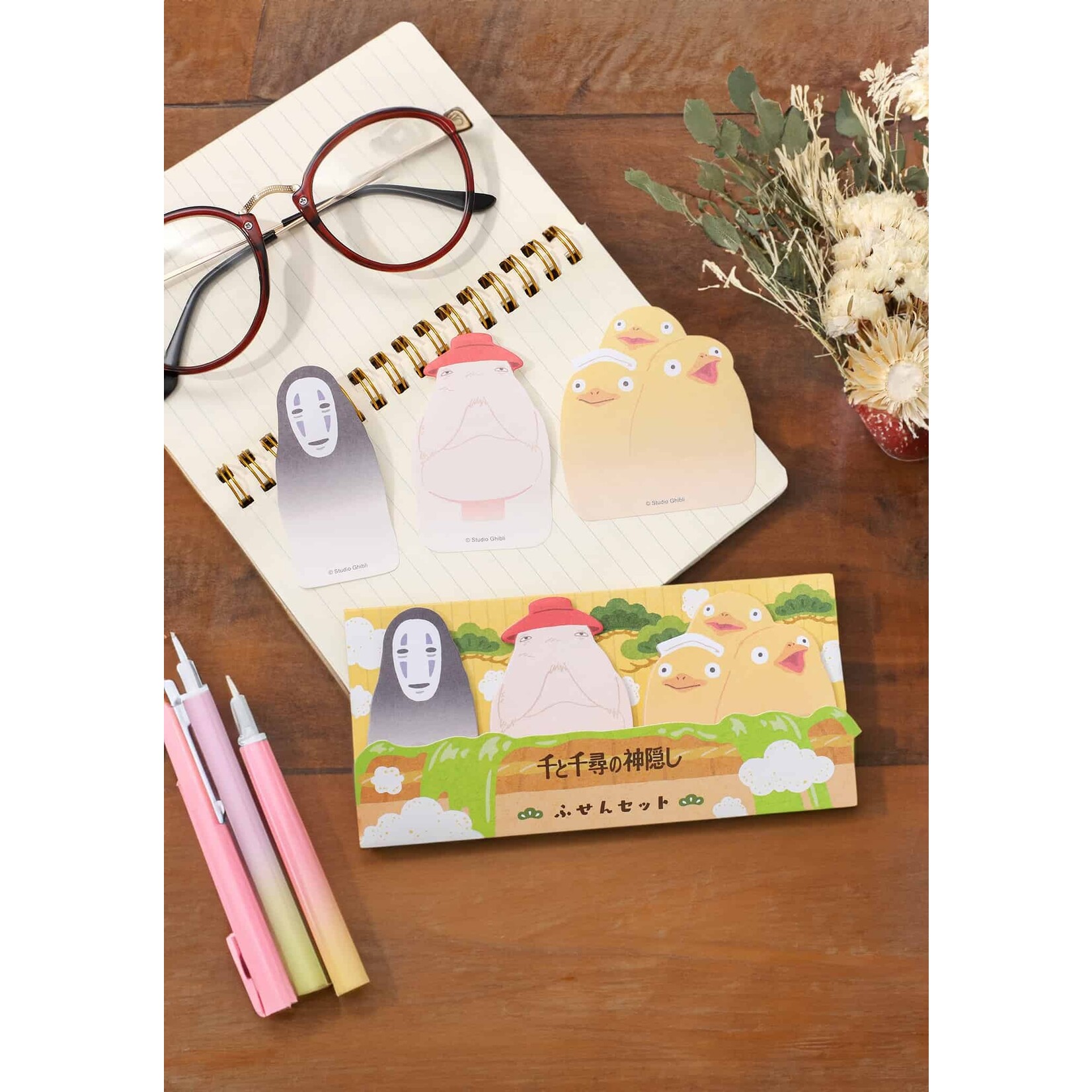 https://cdn.shoplightspeed.com/shops/649365/files/59762565/1652x1652x2/movic-spirited-away-sticky-note-set-mv-0416-8.jpg