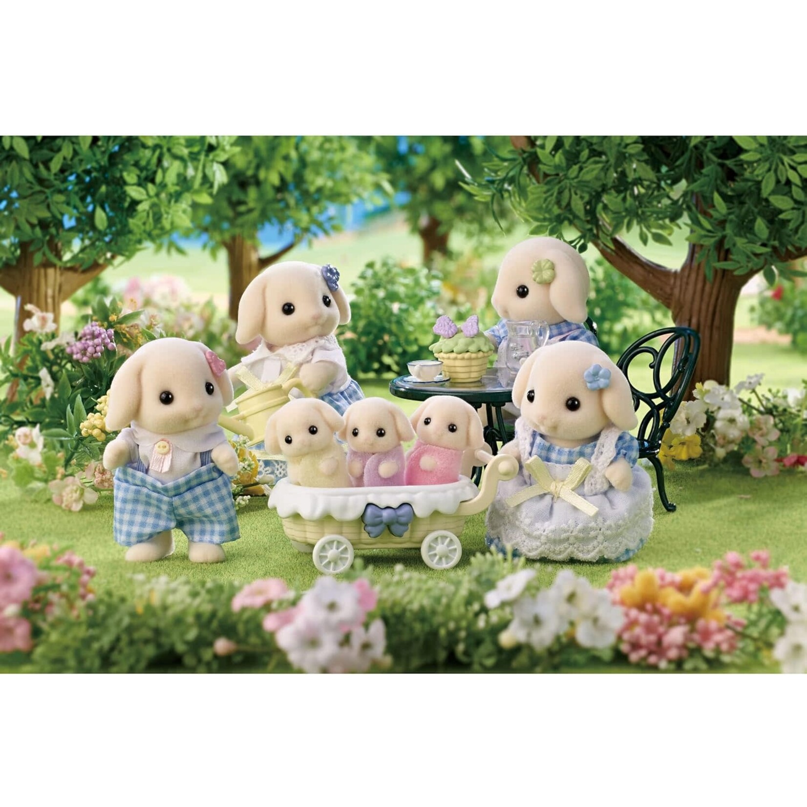 Calico Critters Calico Critters -  Flora Rabbit Family CC2158