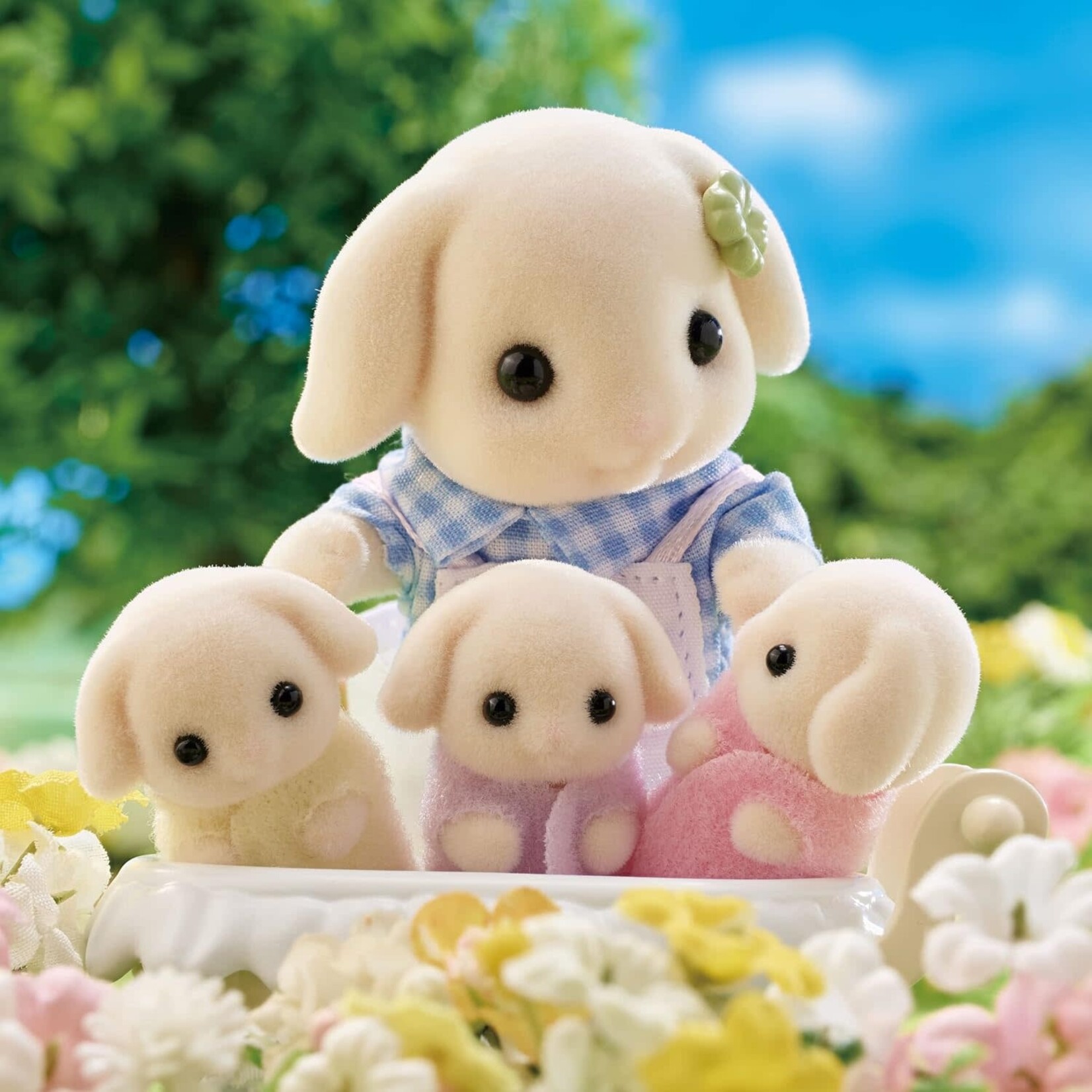 Calico Critters Calico Critters -  Flora Rabbit Family CC2158