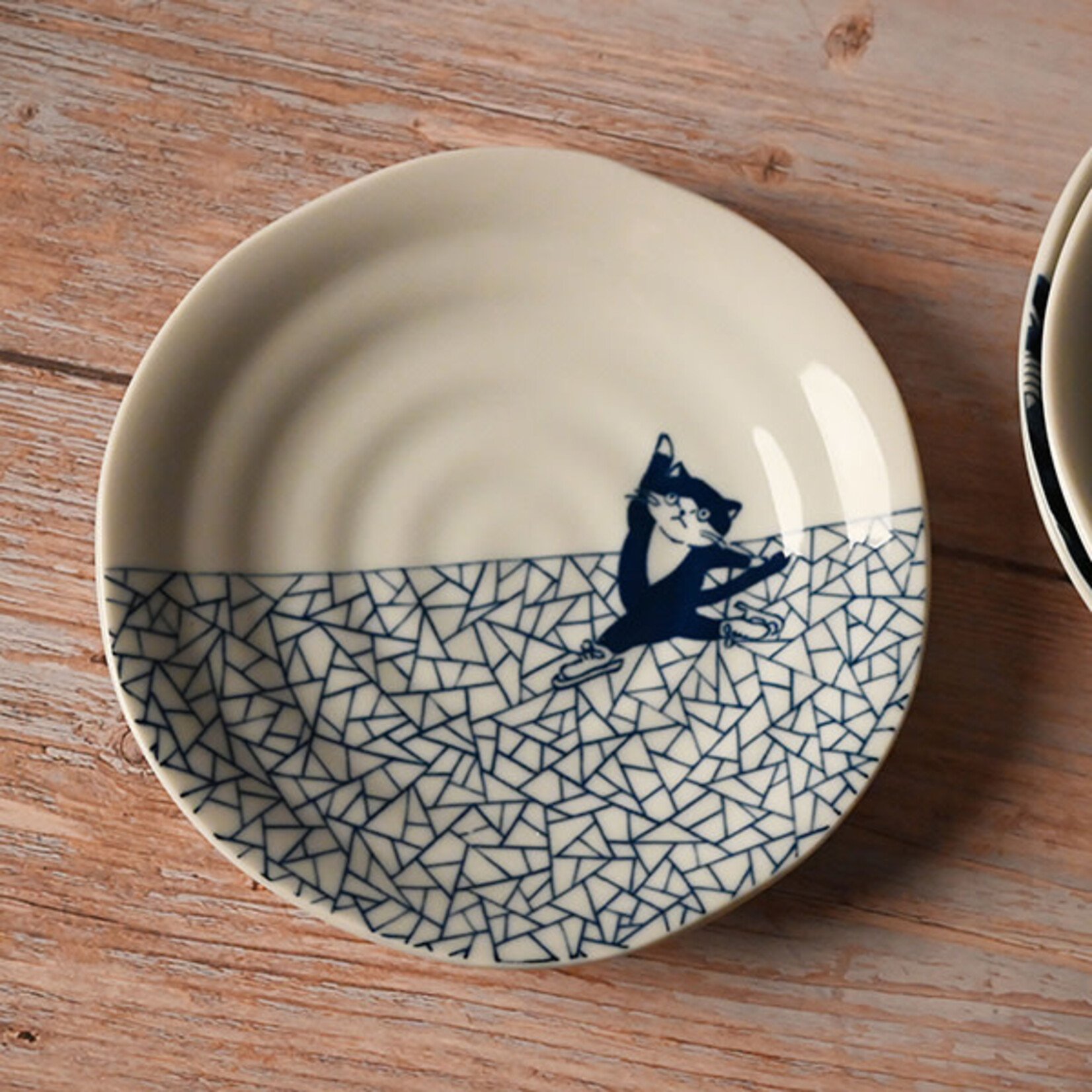 Plate 6.5"Dx1"H - Cat Ice Skating - YG265-CT8