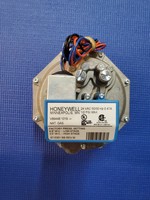RBI 8900 Series 1" Main Gas Valve V8944B 420/1685