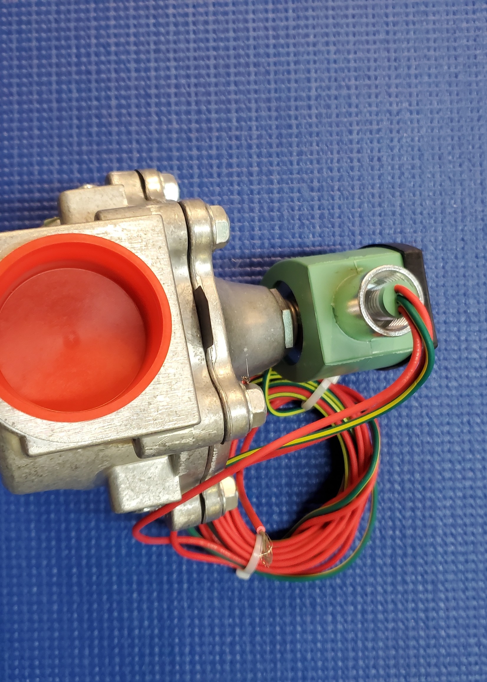 RBI Futera II 1 1/2" On/Off Gas Valve L8214G 1750/1950
