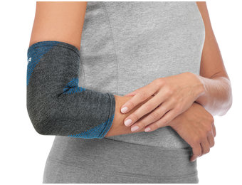 Mueller FIR 4 Way Elbow Support - Black / Blue