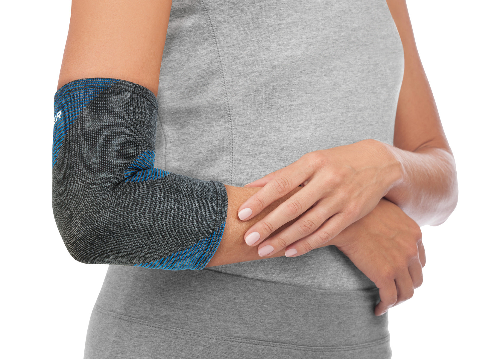 Mueller FIR 4 Way Elbow Support - Black / Blue - Soccerium