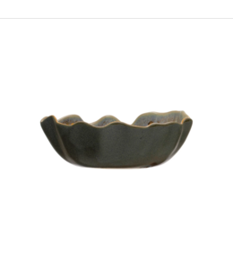 Creative Co-Op Stoneware Fluted Bowl w/ Gold Electroplated Dots & Edge