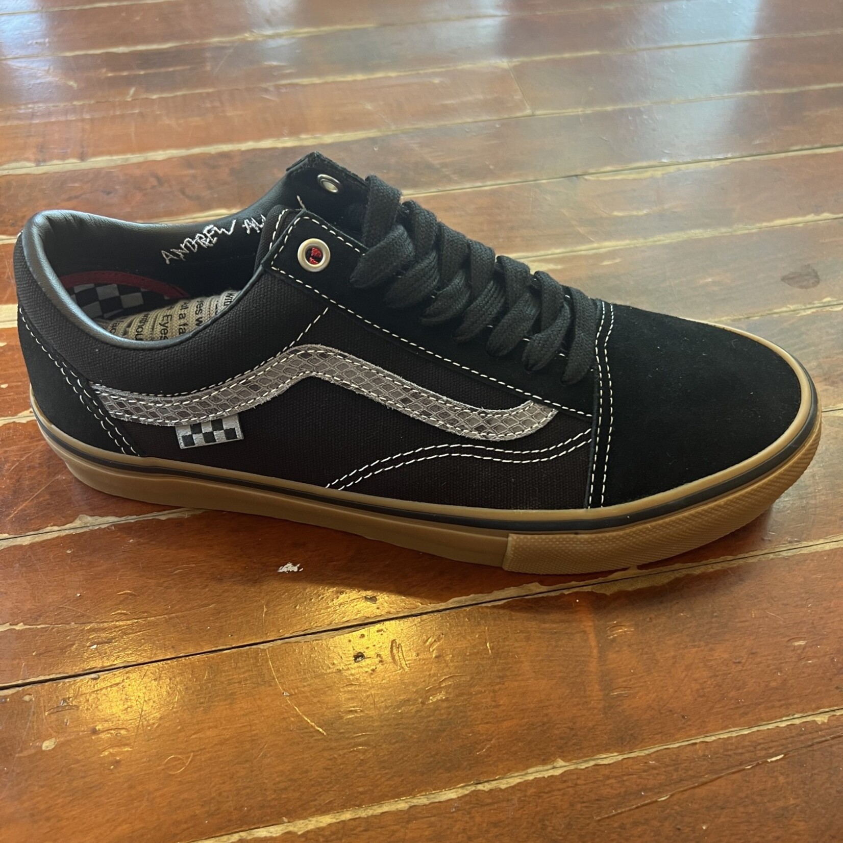 nwkitemHOCKEY X Vans MN Skate Old Stool Black