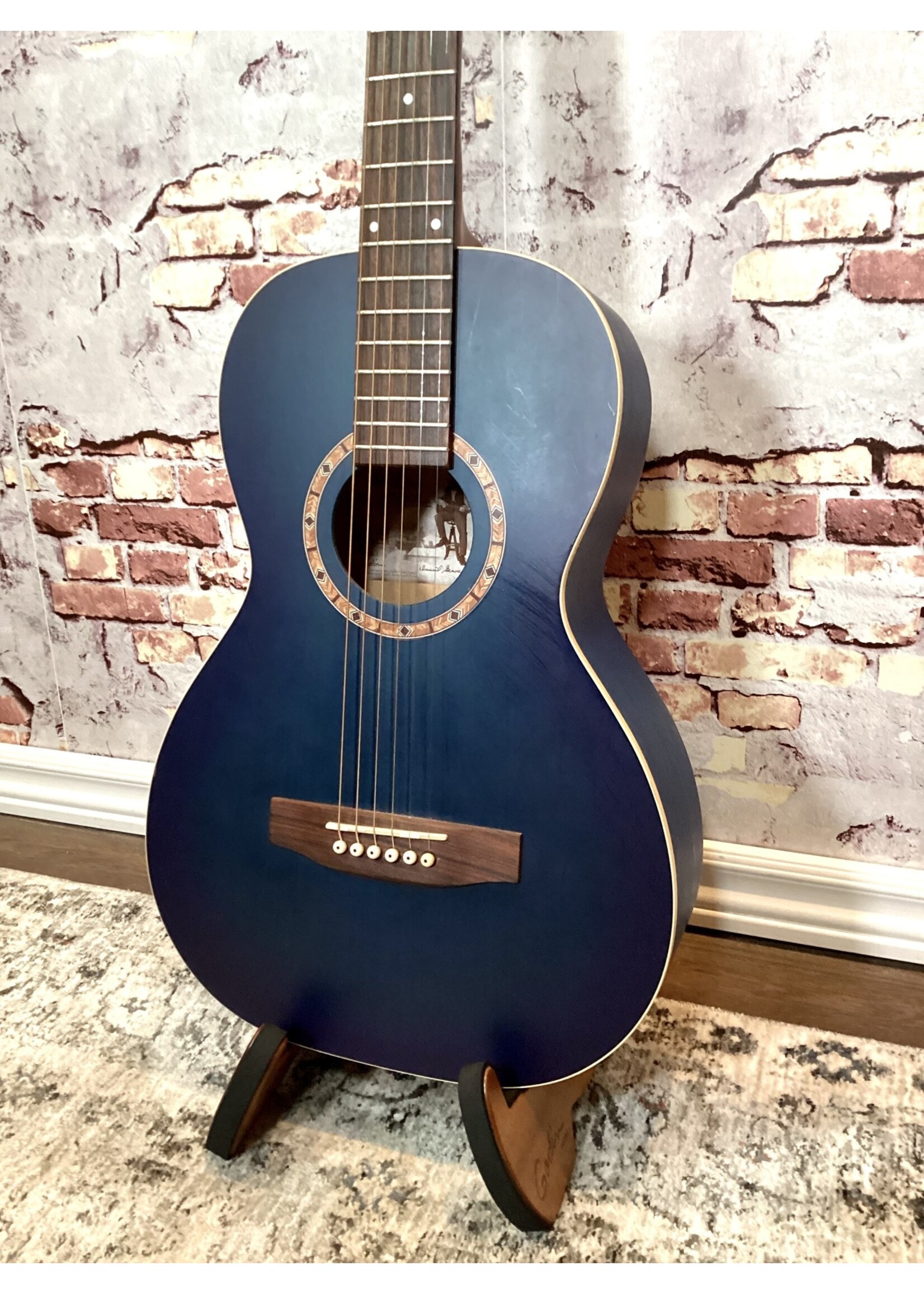 Art & Lutherie Art & Lutherie AMI Parlor acoustic - pre-owned