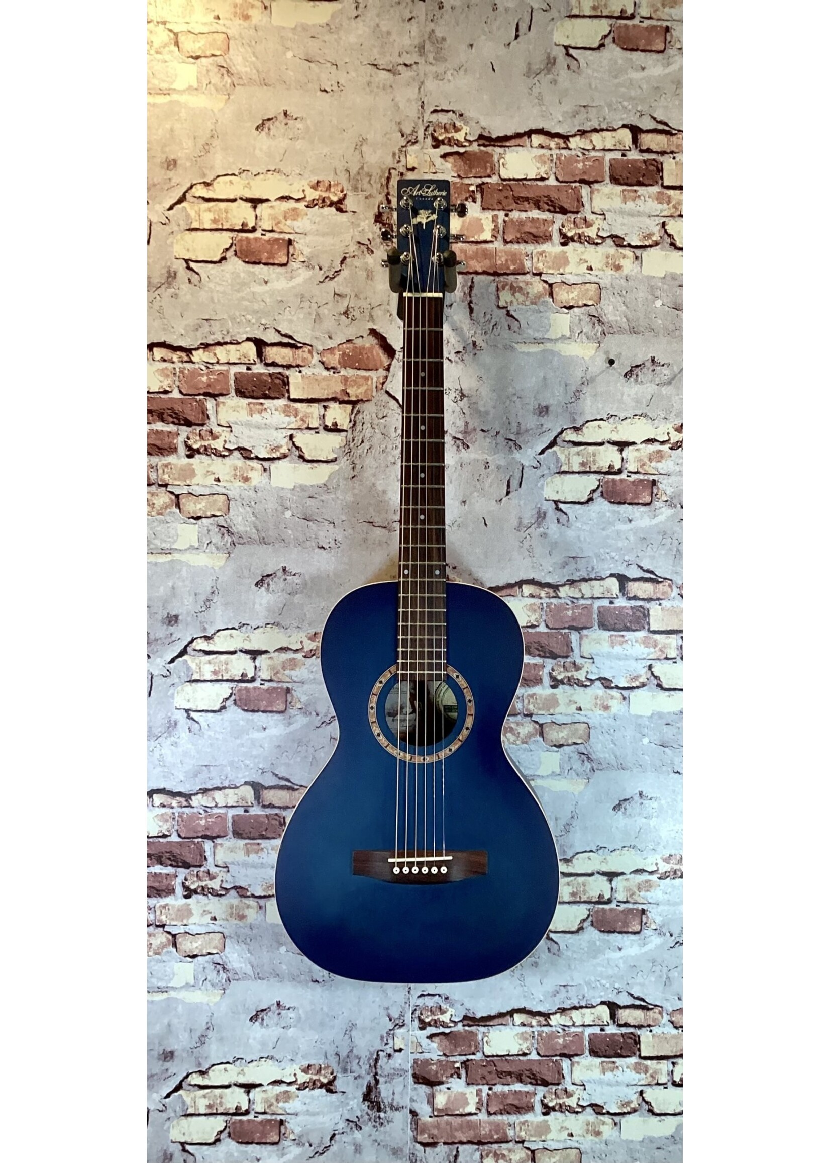 Art and lutherie 2024 ami parlor guitar