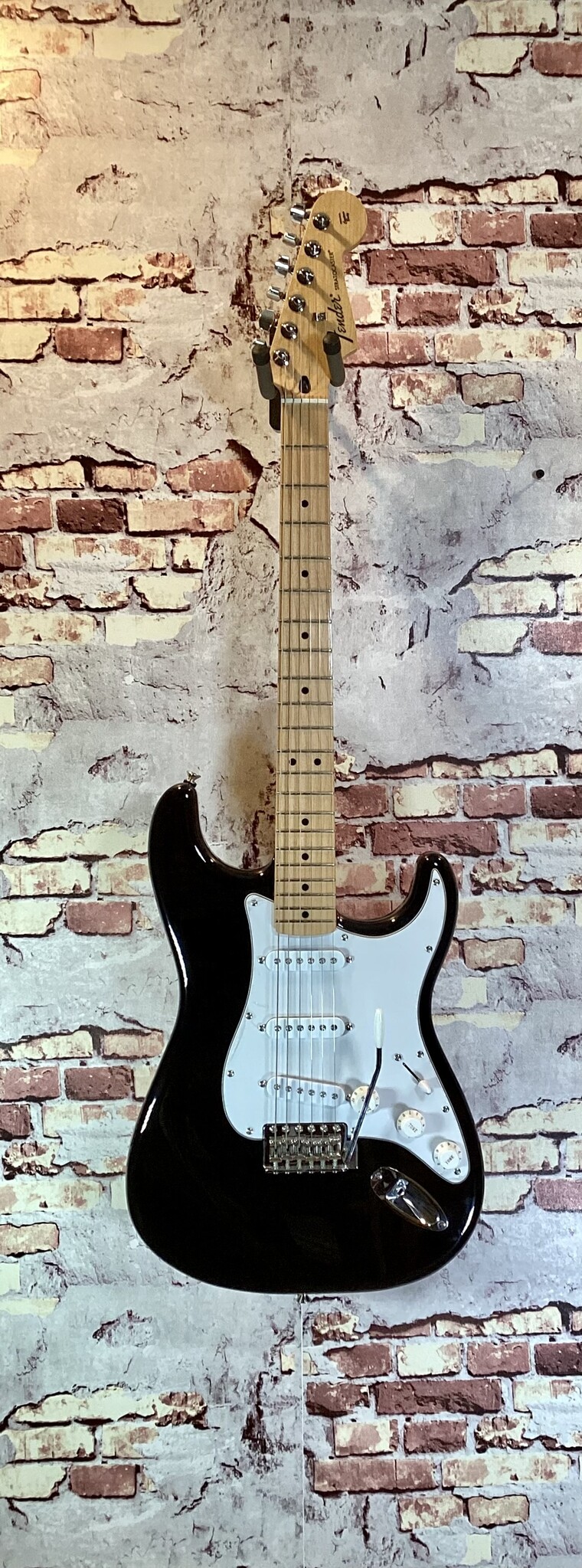 Fender Stratocaster MIM Black w/Gig Bag - Black Rose Guitar House